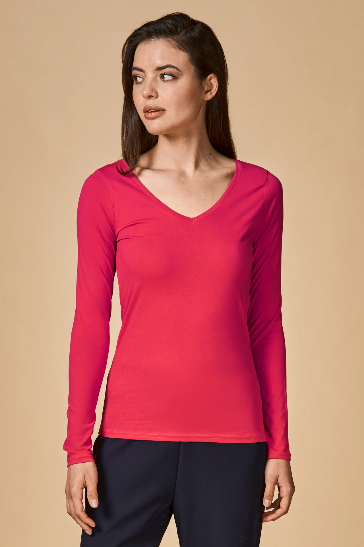 promodoro-1560-womens-v-neck-t-shirt-long-sleeve-brightrose-model-0 Promodoro Women´s V-Neck T-Shirt Long Sleeve