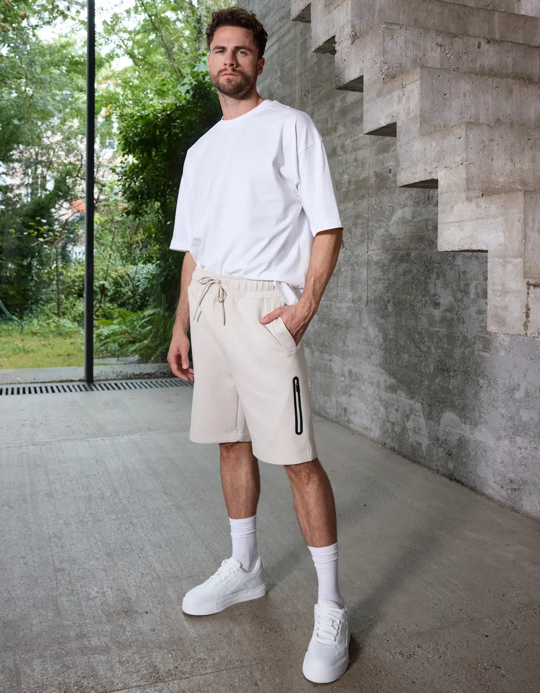 JN8048-mens-shorts-interlock-sandstone-model-2 James & Nicholson Men´s Shorts Interlock