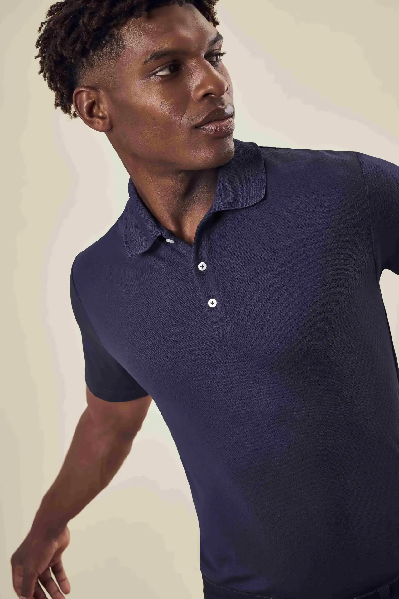 greiff-36000-herren-poloshirt_2145_anthrazit-model-1 GREIFF Herren Poloshirt mit TENCEL™ Lyocellfasern