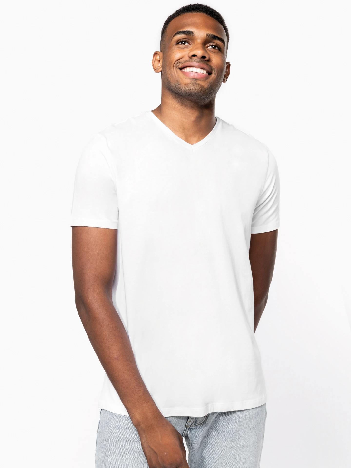 kariban-K3014-herren-v-ausschnitt-stretch-t-shirt-model-0 Kariban Herren V-Ausschnitt Stretch T-Shirt