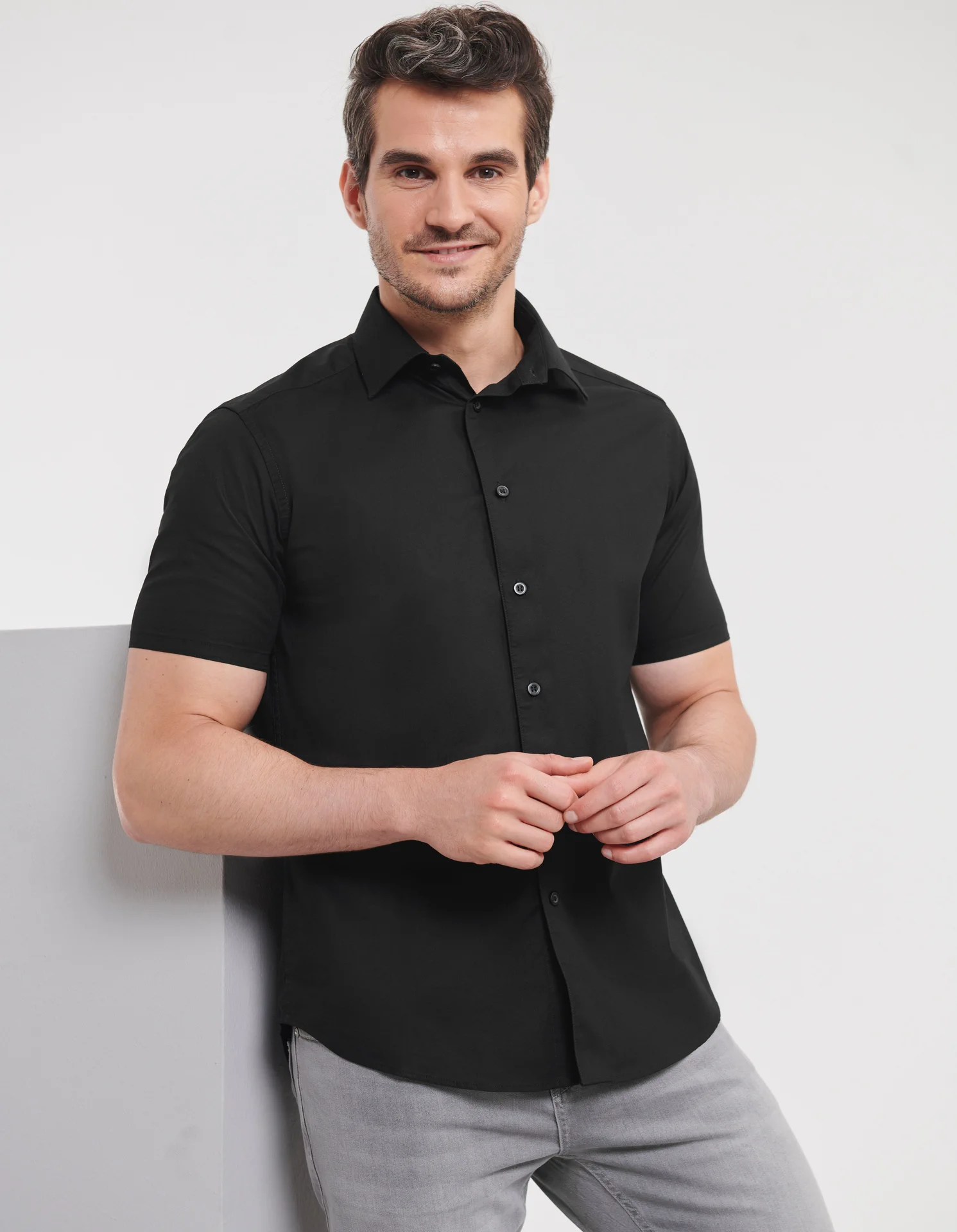 russell-r947m-mens-short-sleeve-easy-care-fitted-shirt-black-model-1 Russell Men's Short Sleeve Easy Care Fitted Shirt
