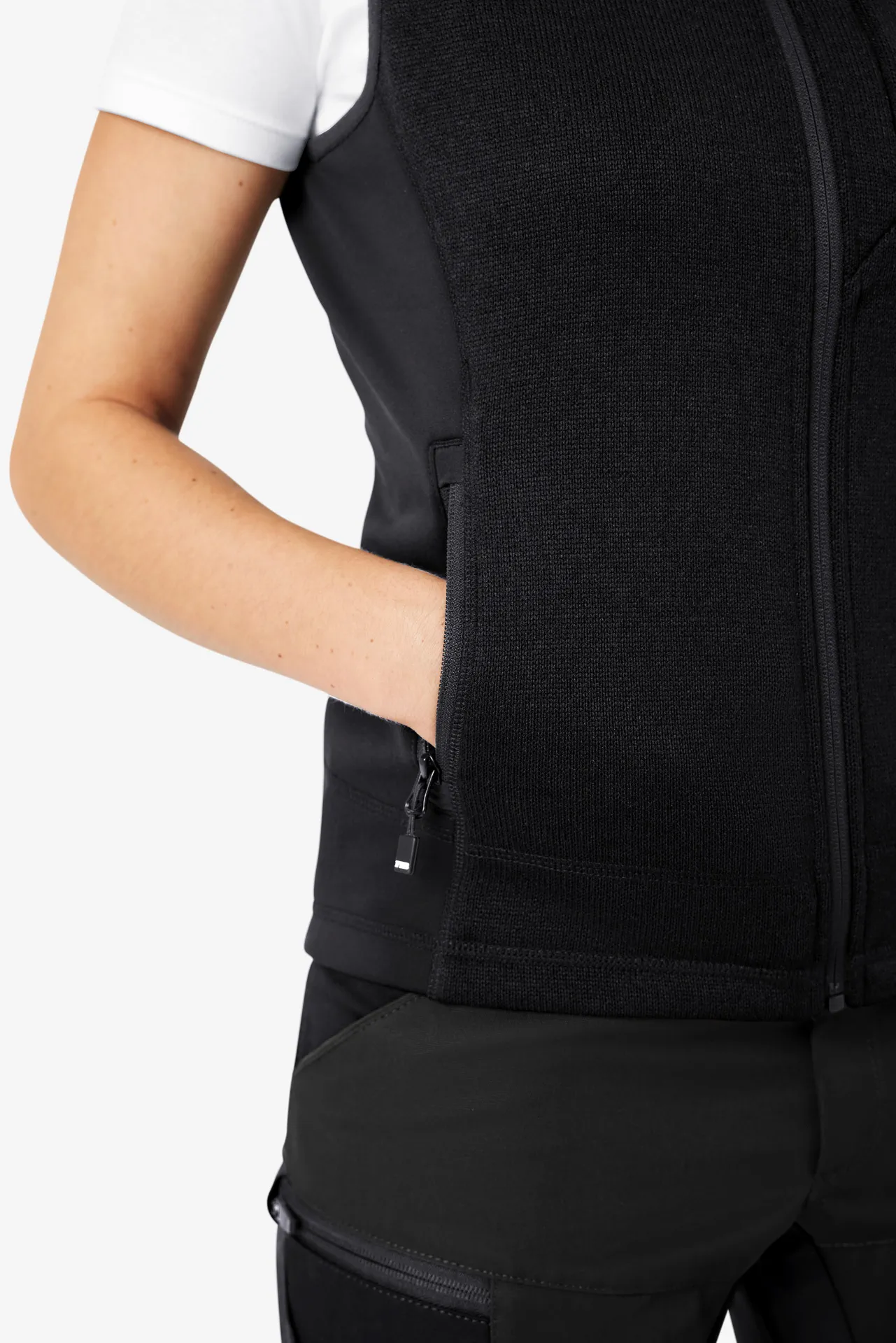 FHB-79599-elsa-strick-fleece-weste-schwarz-model-3 FHB Strick-Fleece-Weste ELSA