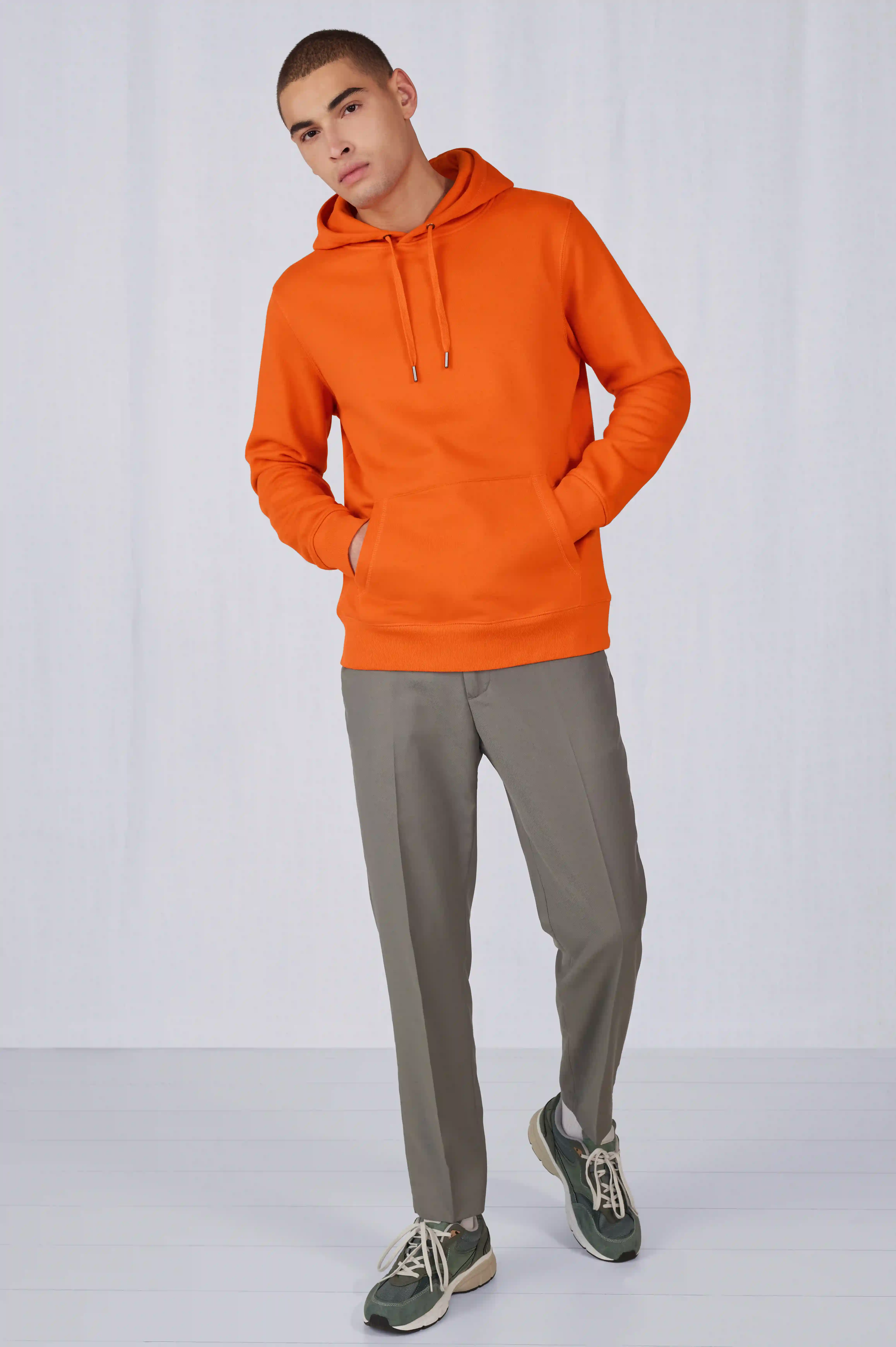 bc-wu02k-king-hooded-sweat-pure-orange-model-2 B&C King Hooded Sweat