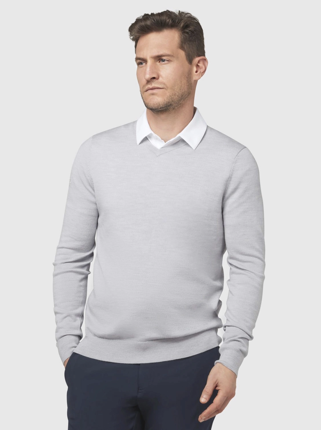 callaway-cw353-mens-v-neck-merino-sweater-pearl-blue-model-1 Callaway Men´s V-Neck Merino Sweater