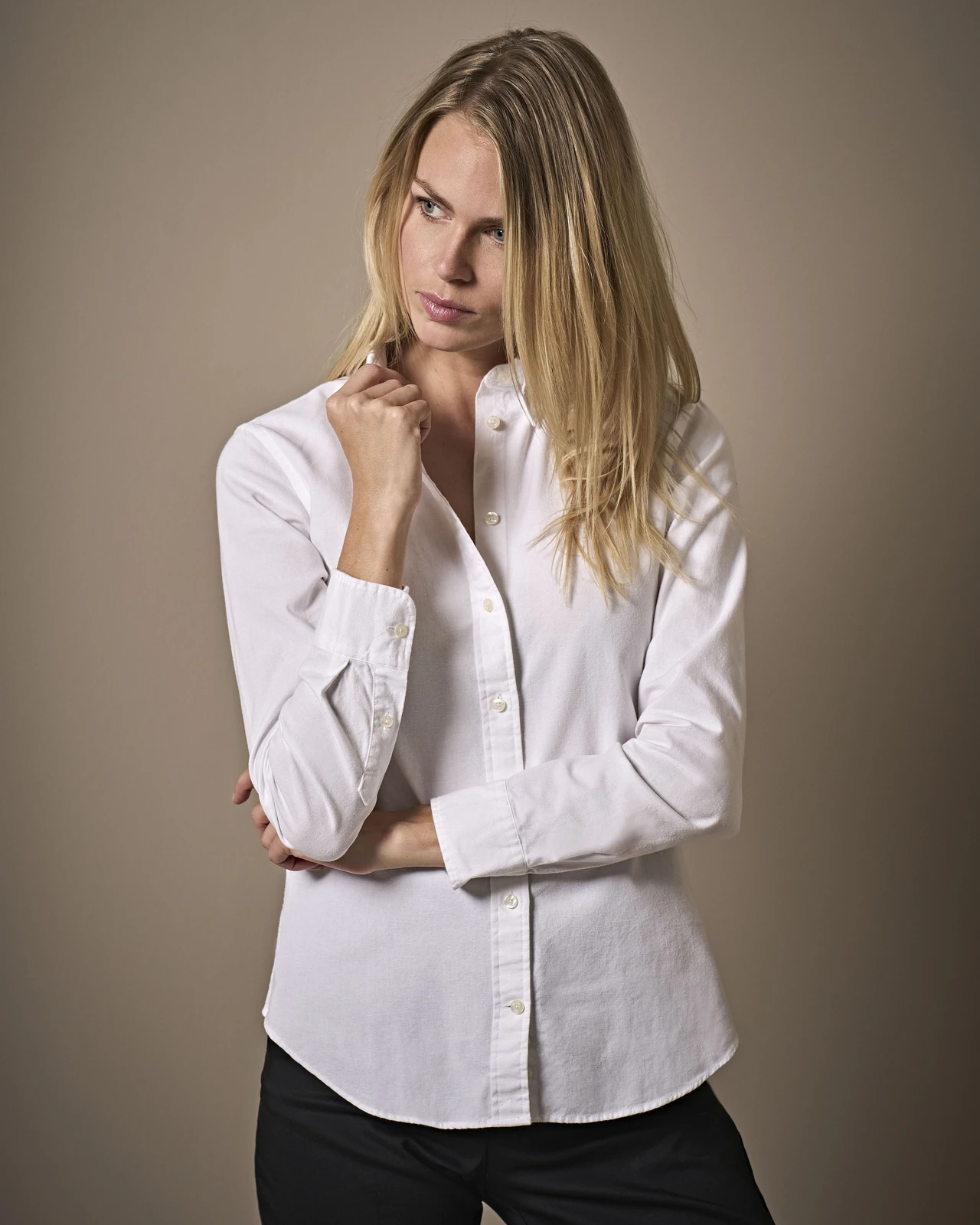 tee-jays-4001-womens-perfect-oxford-shirt-white-model-0 Tee Jays Women's Perfect Oxford Shirt
