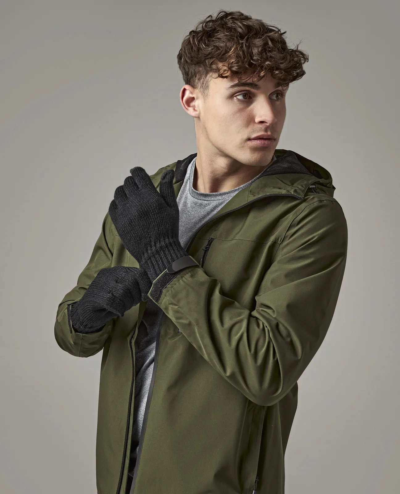 beechfield-b490-touchscreen-smart-gloves-model-1 Beechfield TouchScreen Smart Gloves