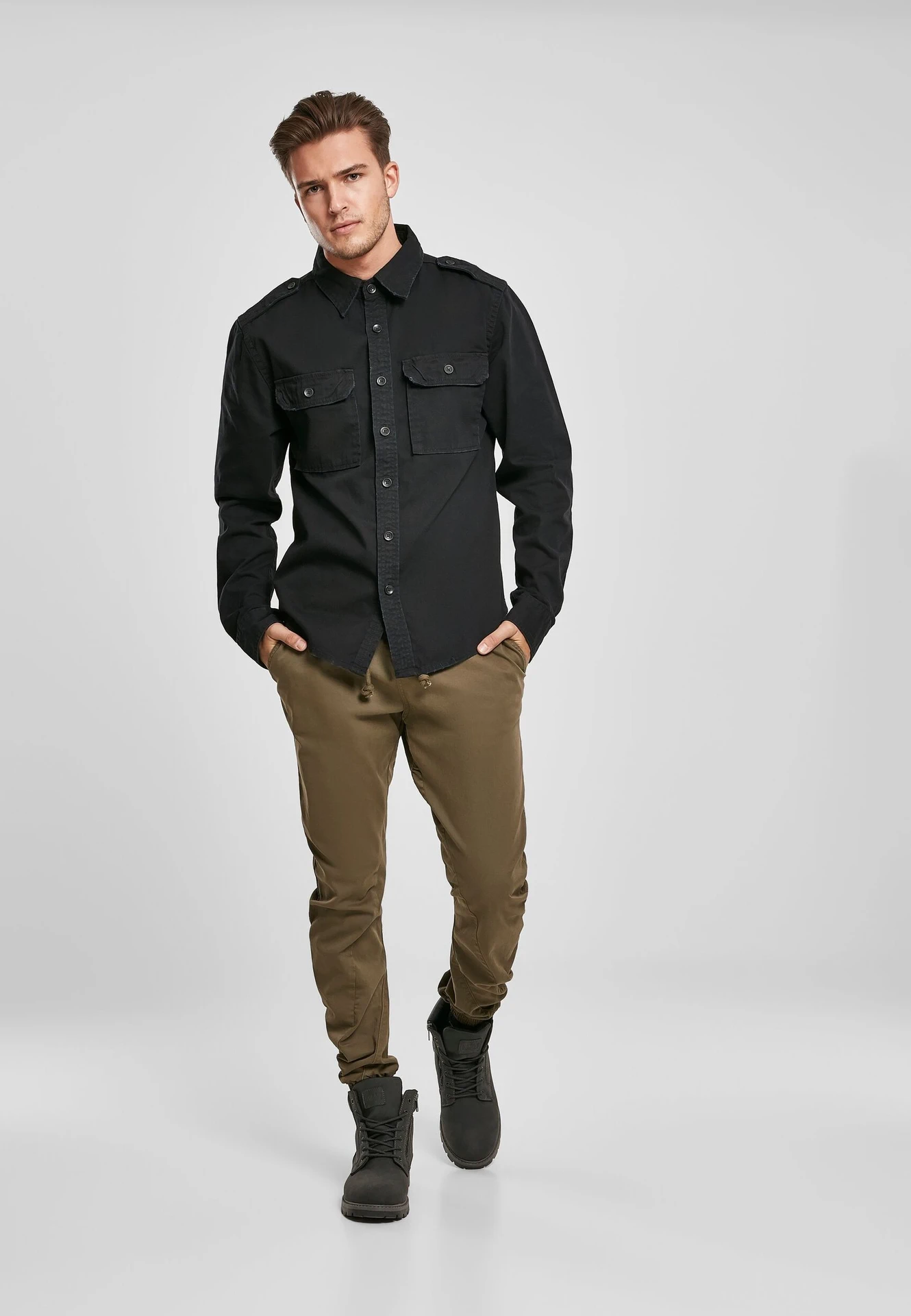 BYB-B9373-vintage-shirt-long-sleeve-black-model-3 Build Your Brand Vintage Shirt Long Sleeve