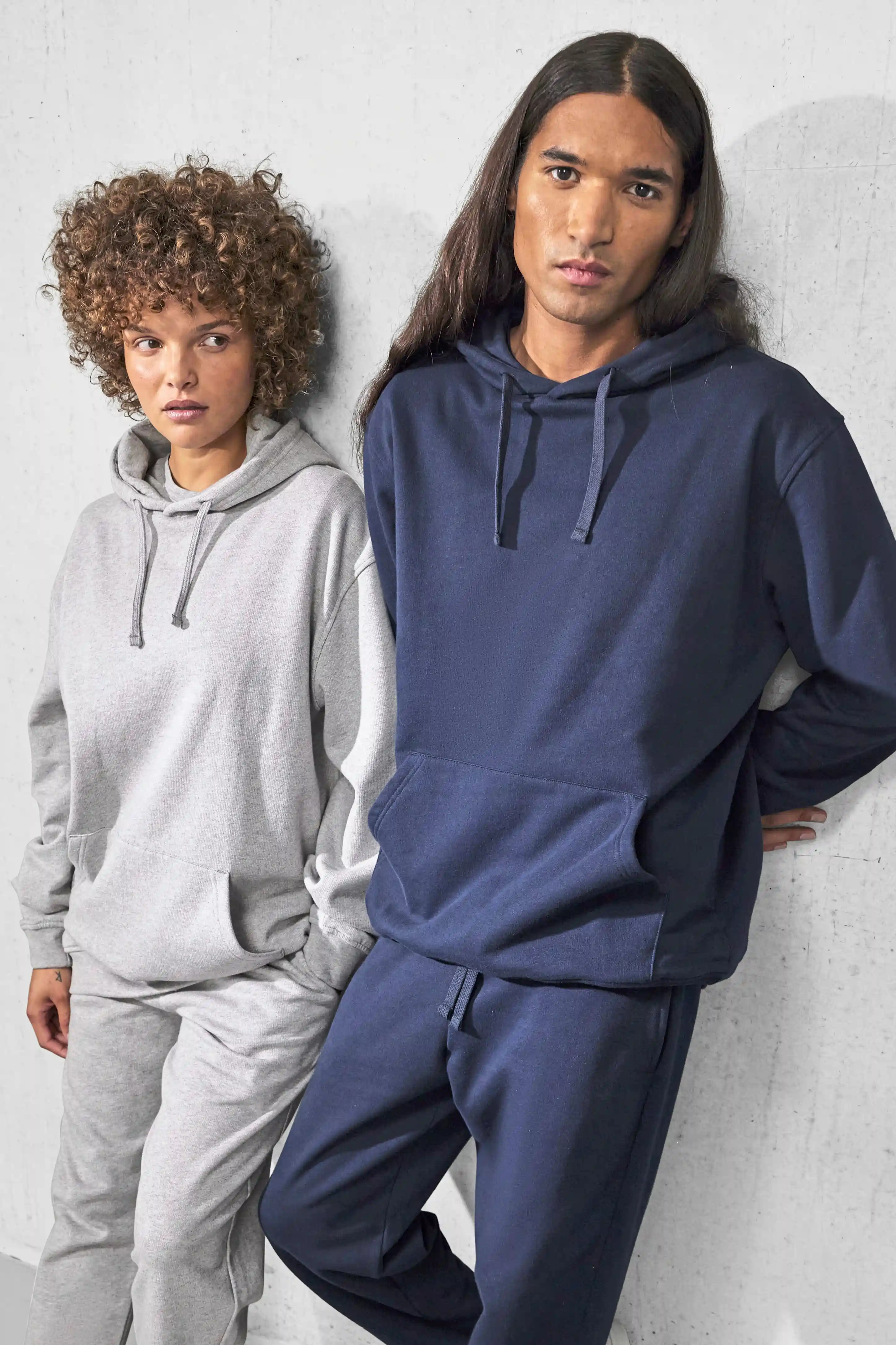 bc-wg005-id.332-crew-sweatshirt-navy-model-1 B&C ID.333 Hoodie