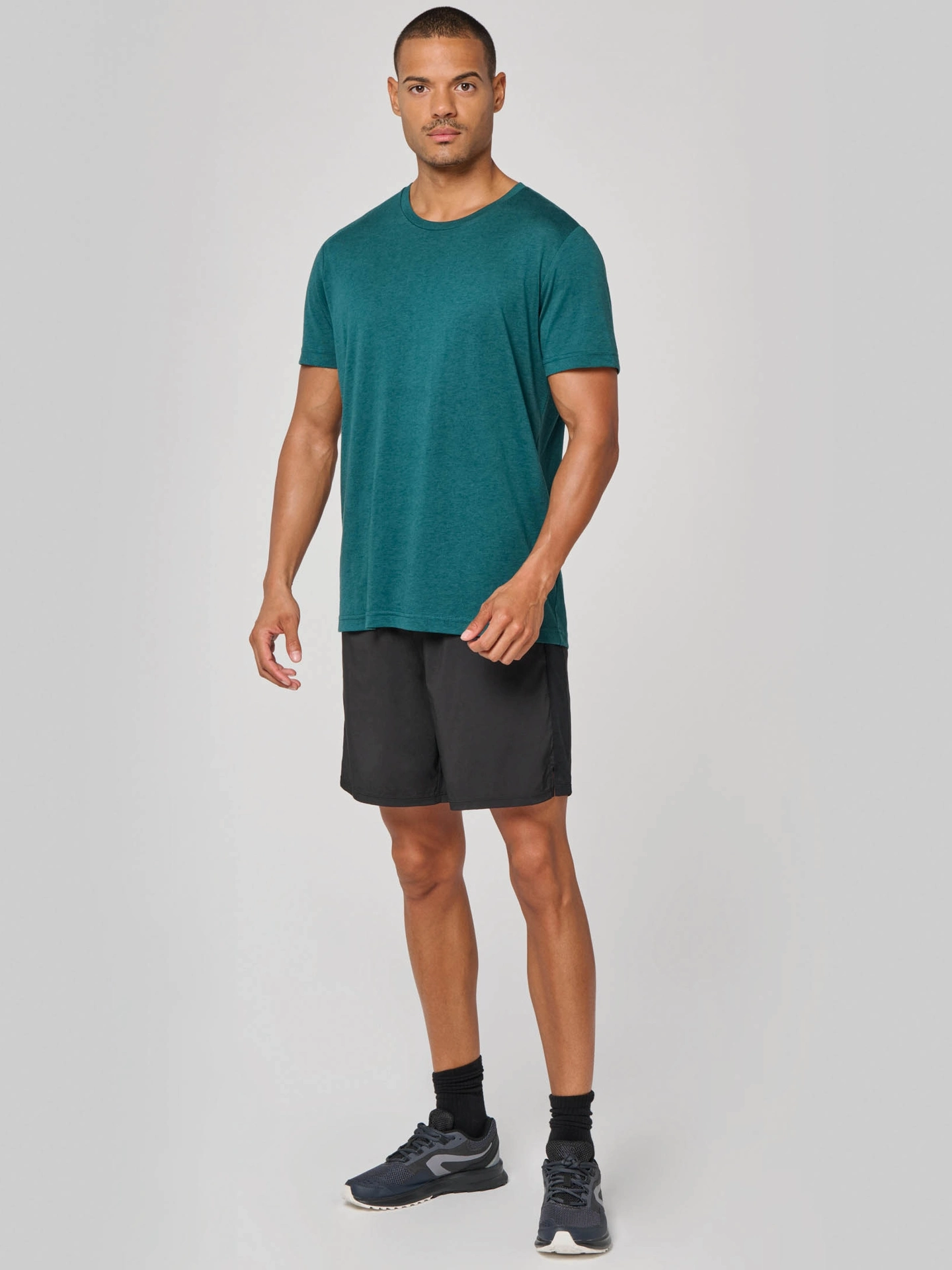 kariban-PA1032-herren-sport-shorts-model-1 Kariban Herren Sport Shorts