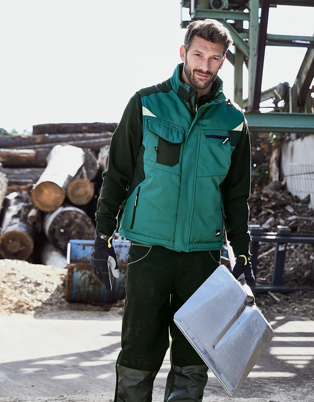 jn825-craftsmen-softshell-vest-model-0 James & Nicholson Craftsmen Softshell Vest -Strong-