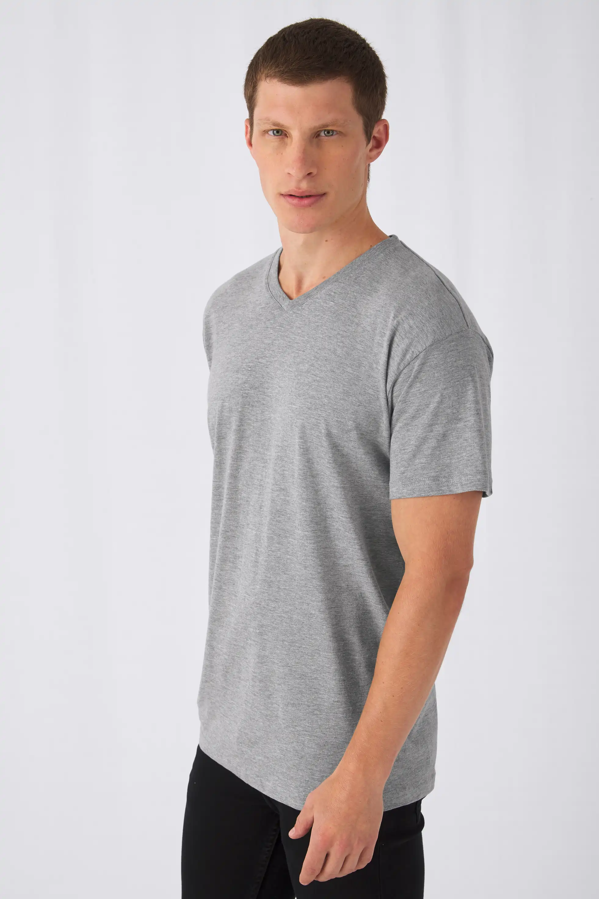 bc-tu006-exact-v-neck-t-shirt-sport-grey-model-1 B&C T-Shirt Exact V-Neck
