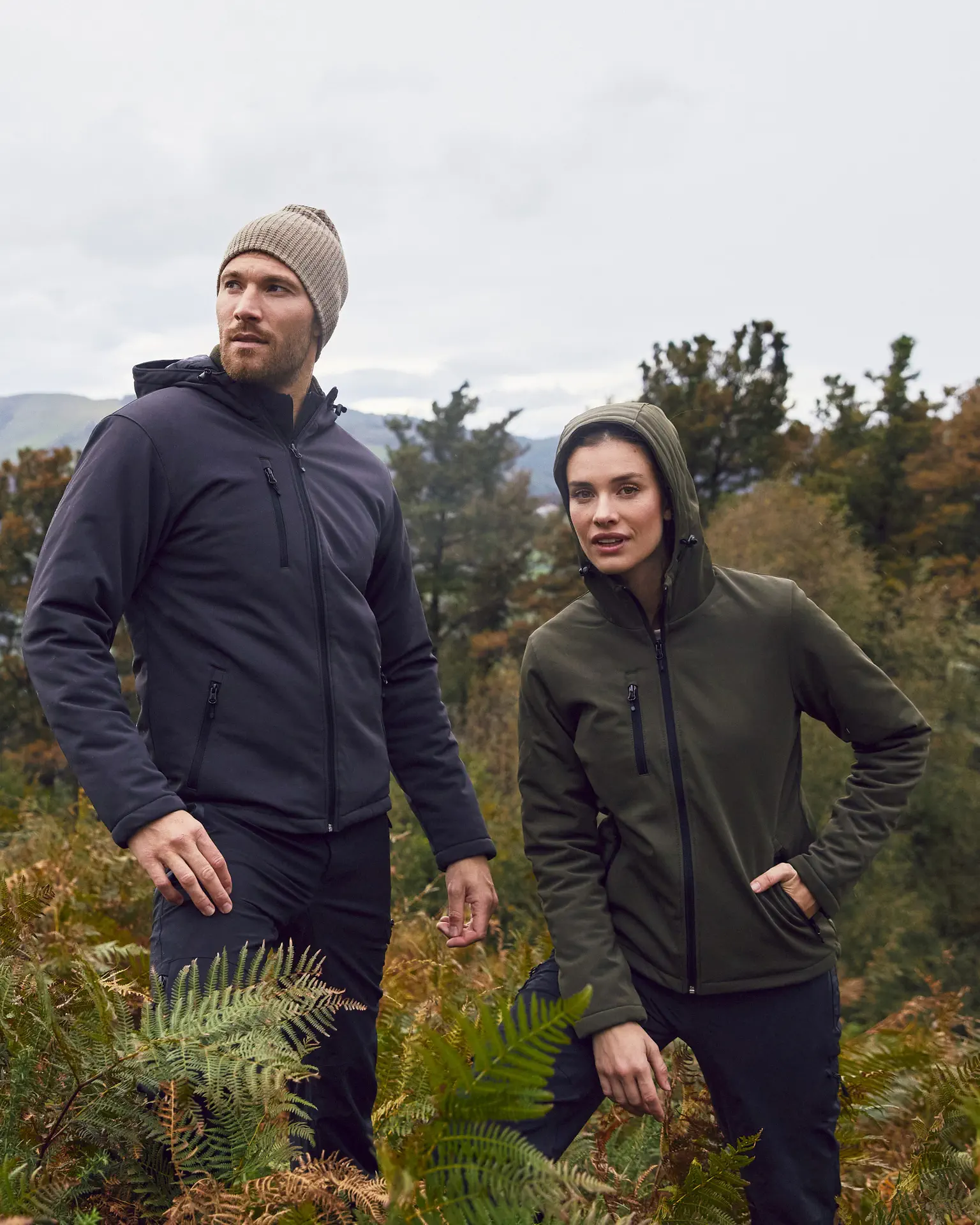 clique-020953-padded-hooded-softshell-women-model-1 CLIQUE Wattierte Damen Softshelljacke