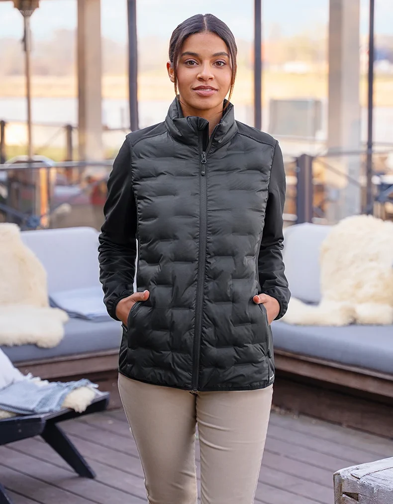 karlowsky-jf6-damen-fleece-hybrid-jacket-black-model-1 KARLOWSKY Damen Fleece-Hybrid Jacket