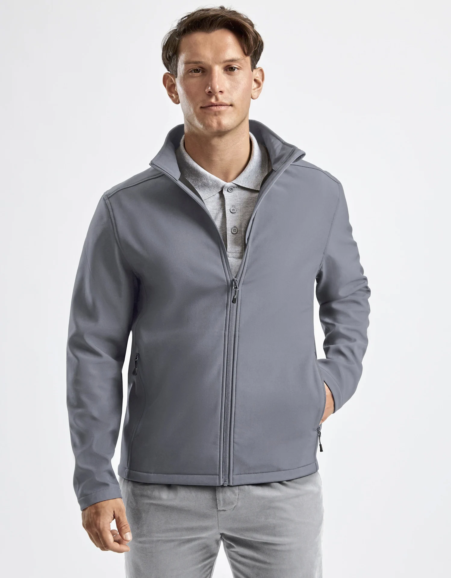 russell-r420m-essential-softshell-jacket-irongrey-model-1 Russell Essential Softshell Jacket