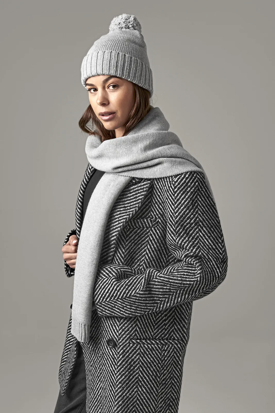 beechfield-b401-knitted-scarf-and-beanie-gift-set-model-0 Beechfield Knitted Scarf and Beanie Gift Set