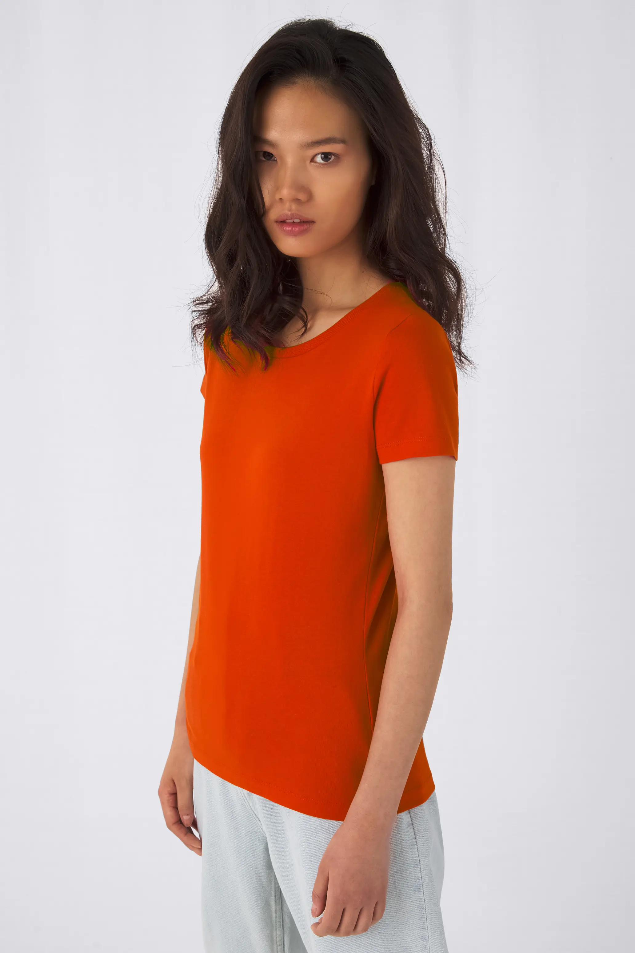 bc-tw049-inspire-plus-t-shirt-women-fire-red-model-1 B&C Inspire Plus T Women