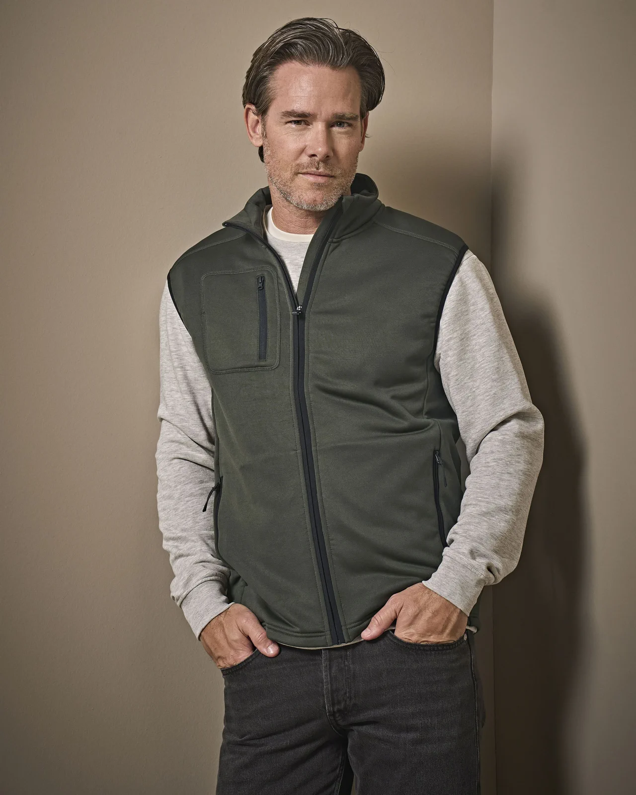 tee-jays-9104-stretch-fleece-bodywarmer-deepgreen-model-0 Tee Jays Stretch Fleece Bodywarmer