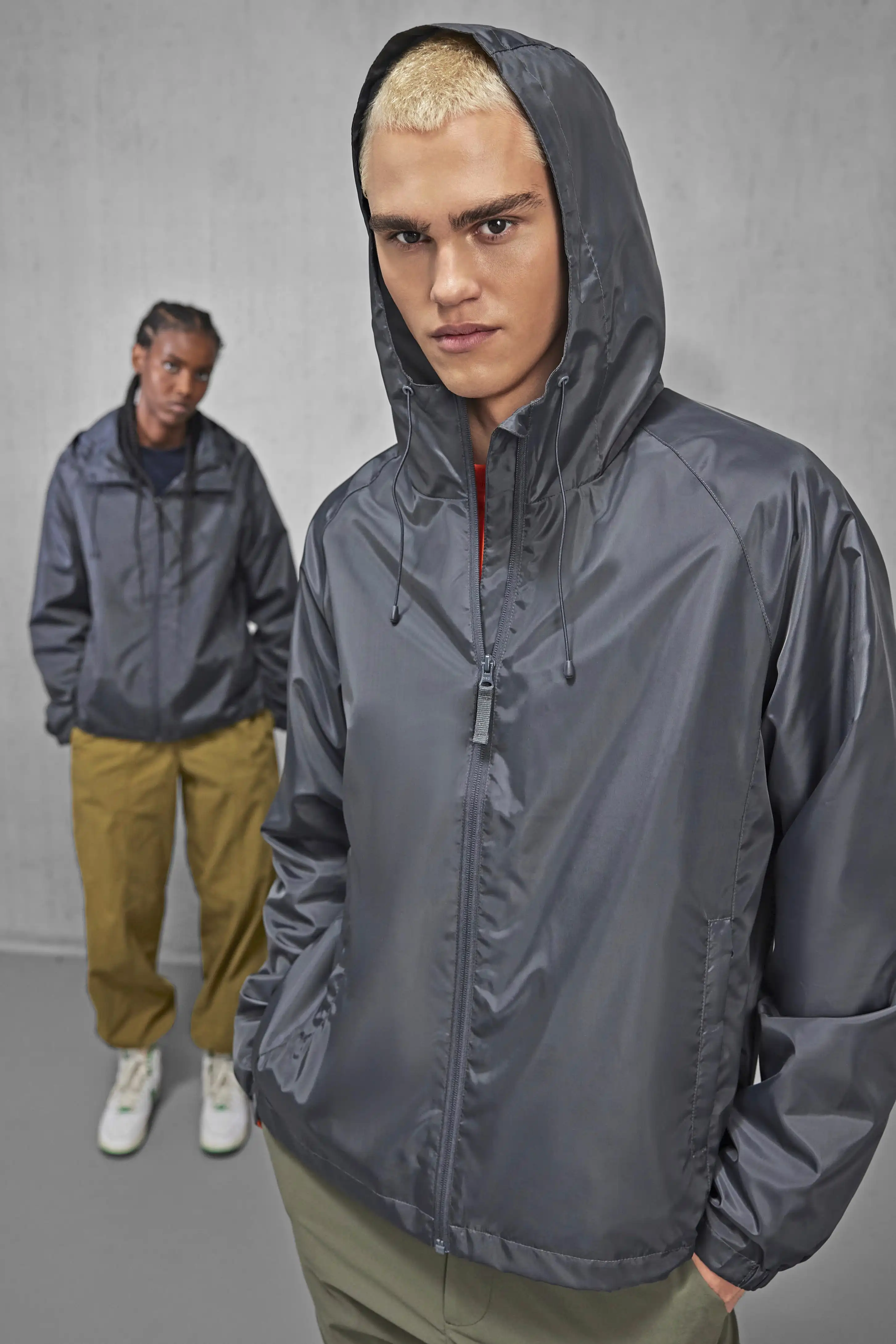 bc-jg004-reset-lined-windbreaker-dark-grey-model-1 B&C #Reset Lined Windbreaker