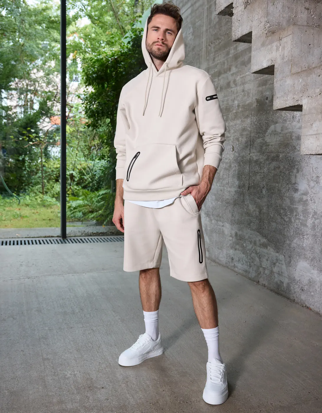 JN8046-mens-hoody-interlock-sandstone-model-2 James & Nicholson Men´s Hoodie Interlock