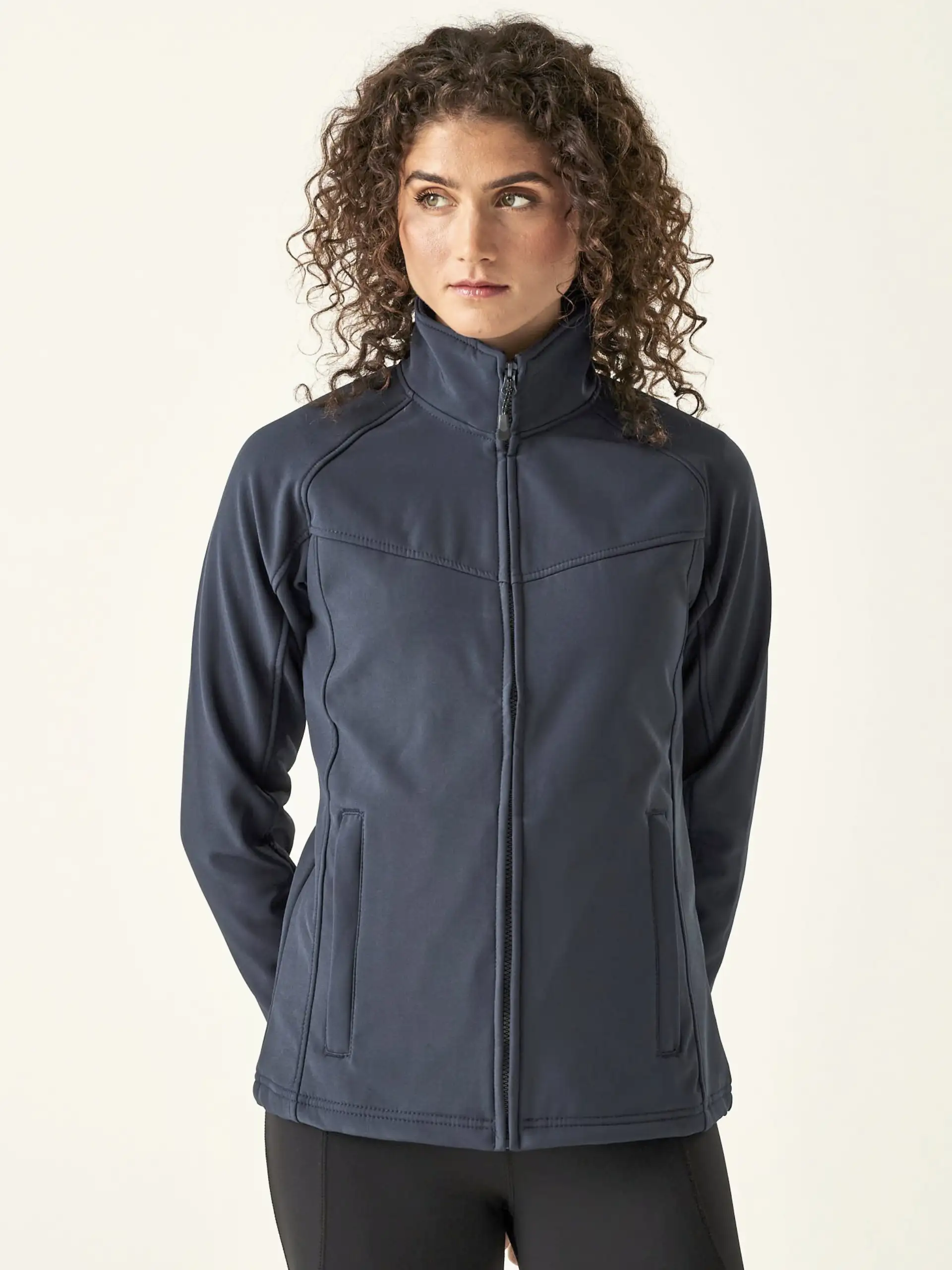 regatta-tra645-womens-uproar-softshell-jacket-navy-model-1 Regatta Women´s Uproar Softshell Jacket
