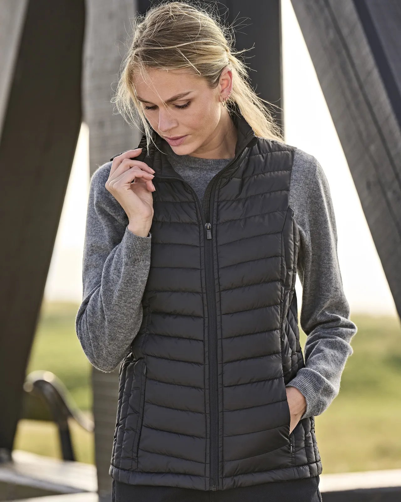 tee-jays-9633-womens-zepelin-bodywarmer-black-model-0 Tee Jays Women´s Zepelin Bodywarmer