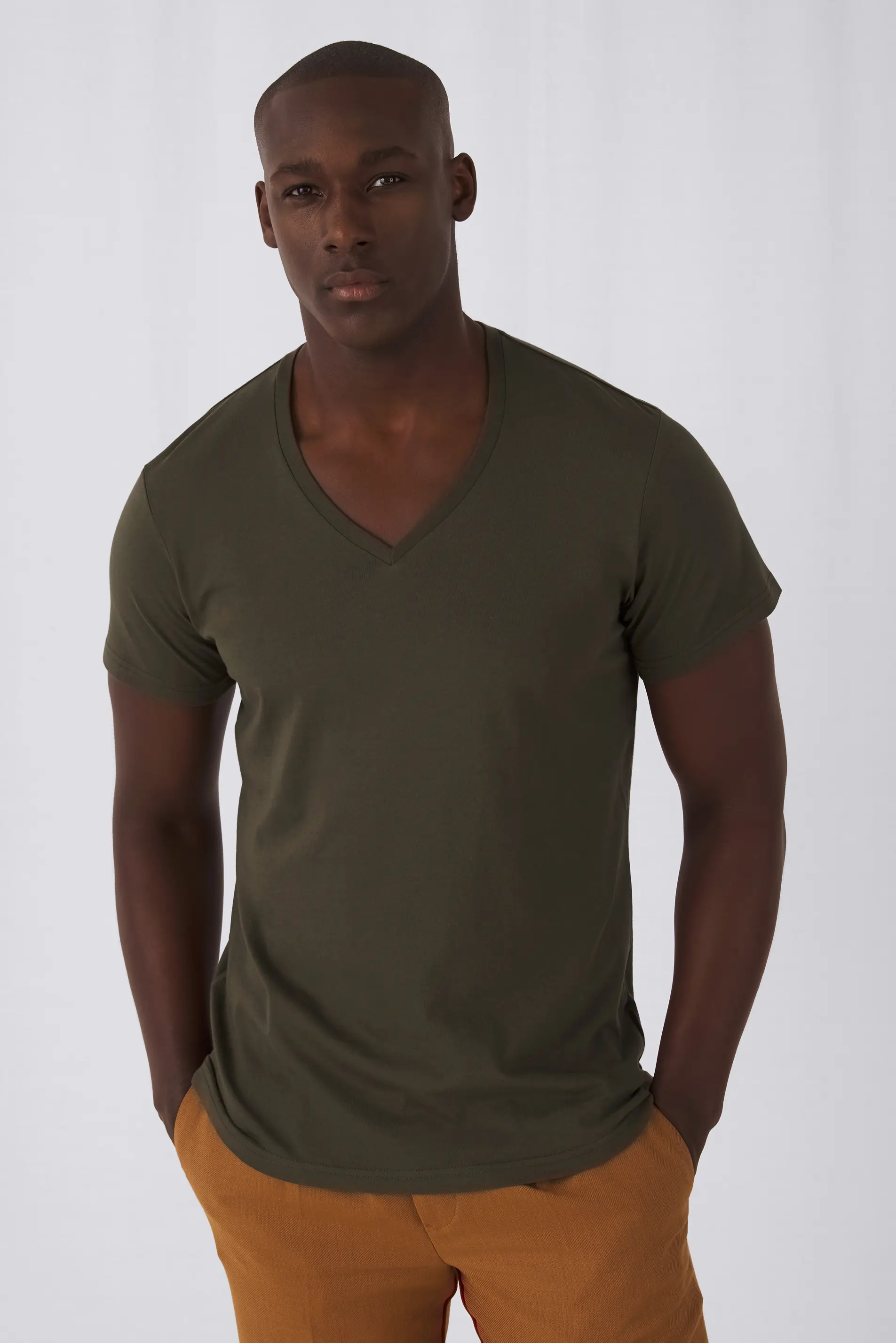 bc-tm044-inspire-v-t-shirt-men-khaki-model-1 B&C Inspire V T Men