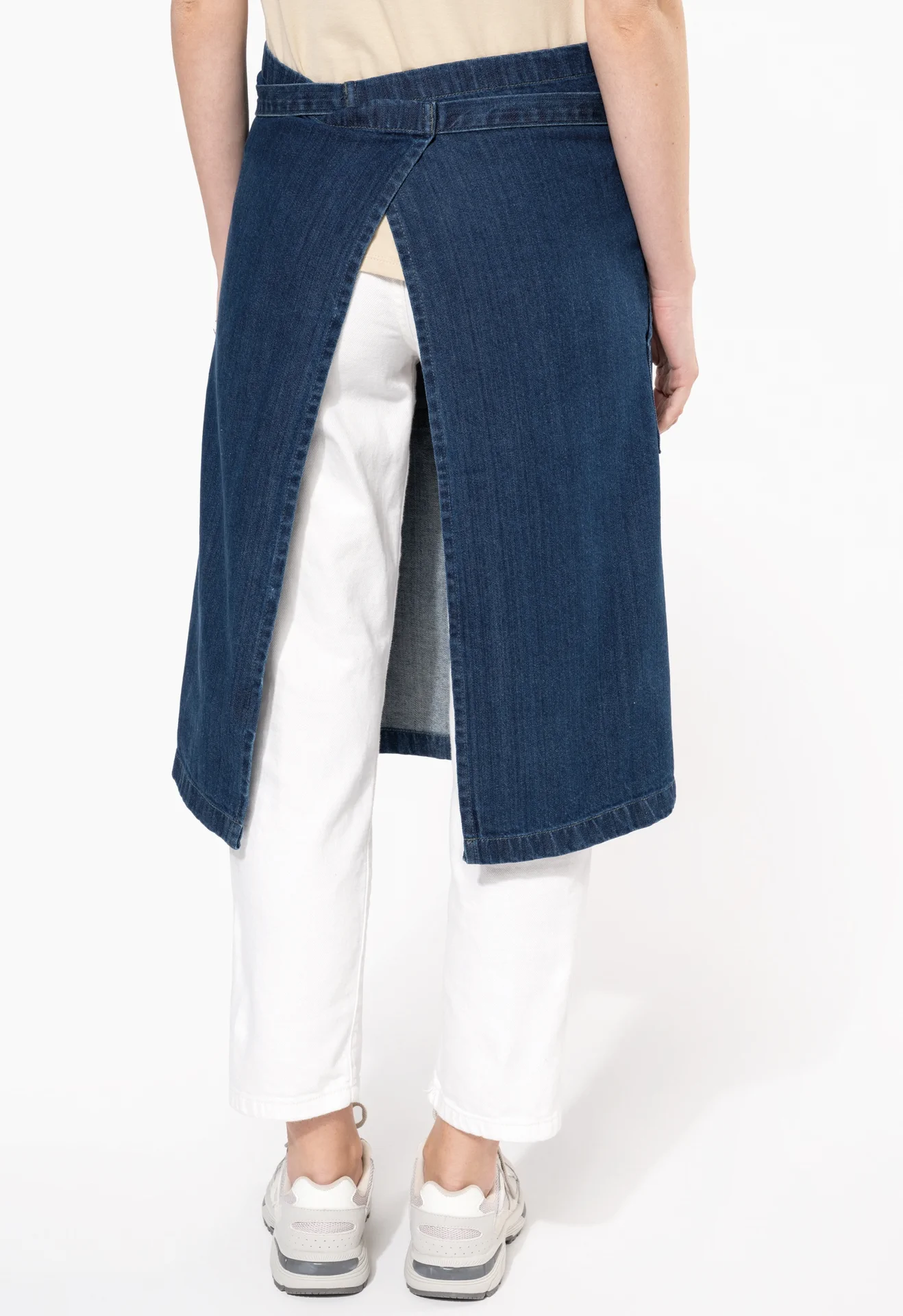 kariban-K887-barschuerze-mittellang-denim-model-1 Kariban Barschürze mittellang