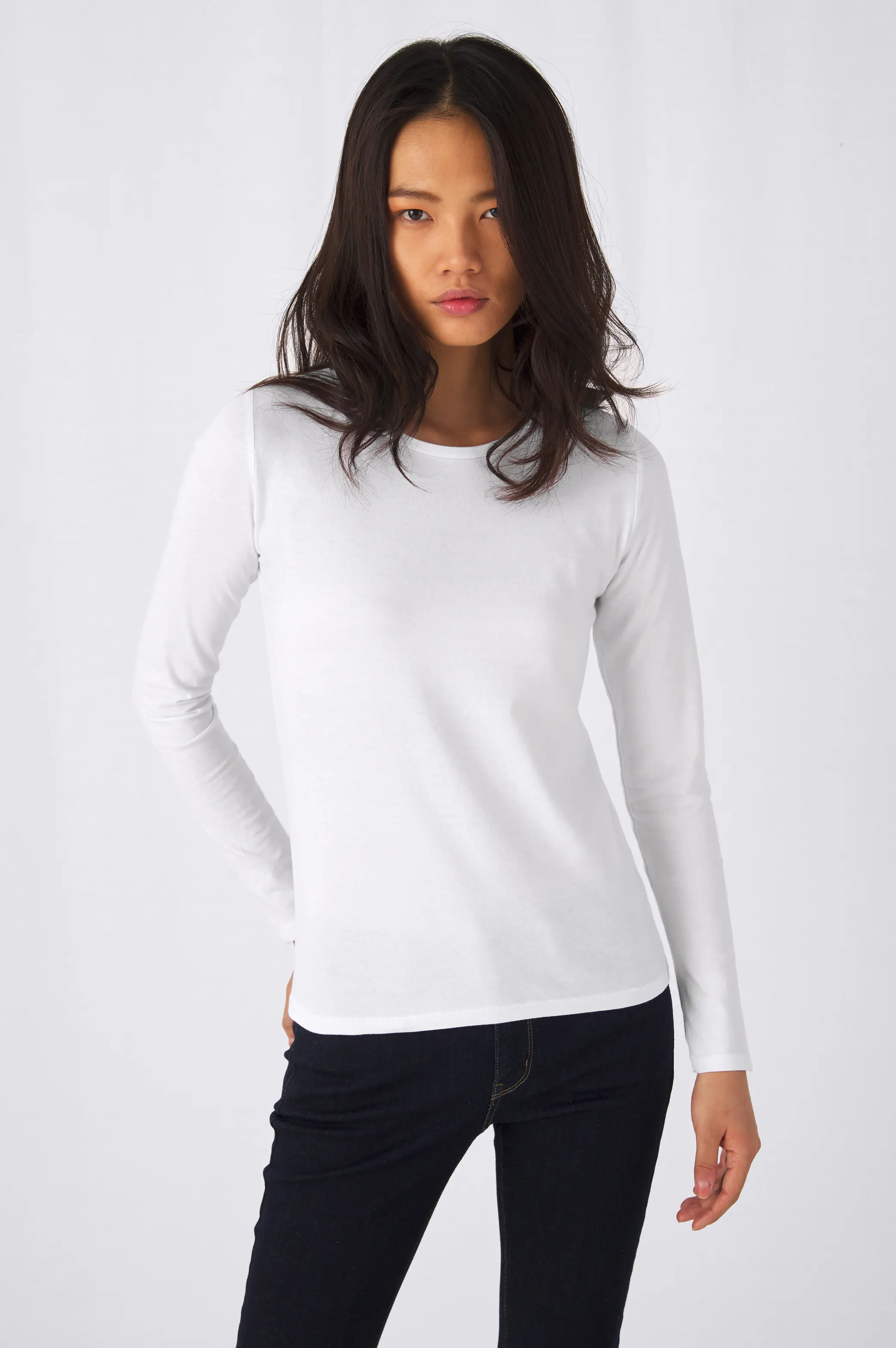 bc-tw08t-hashtag-e190-lsl-longsleeve-women-white-model-2 B&C T-Shirt #E190 Long Sleeve Women
