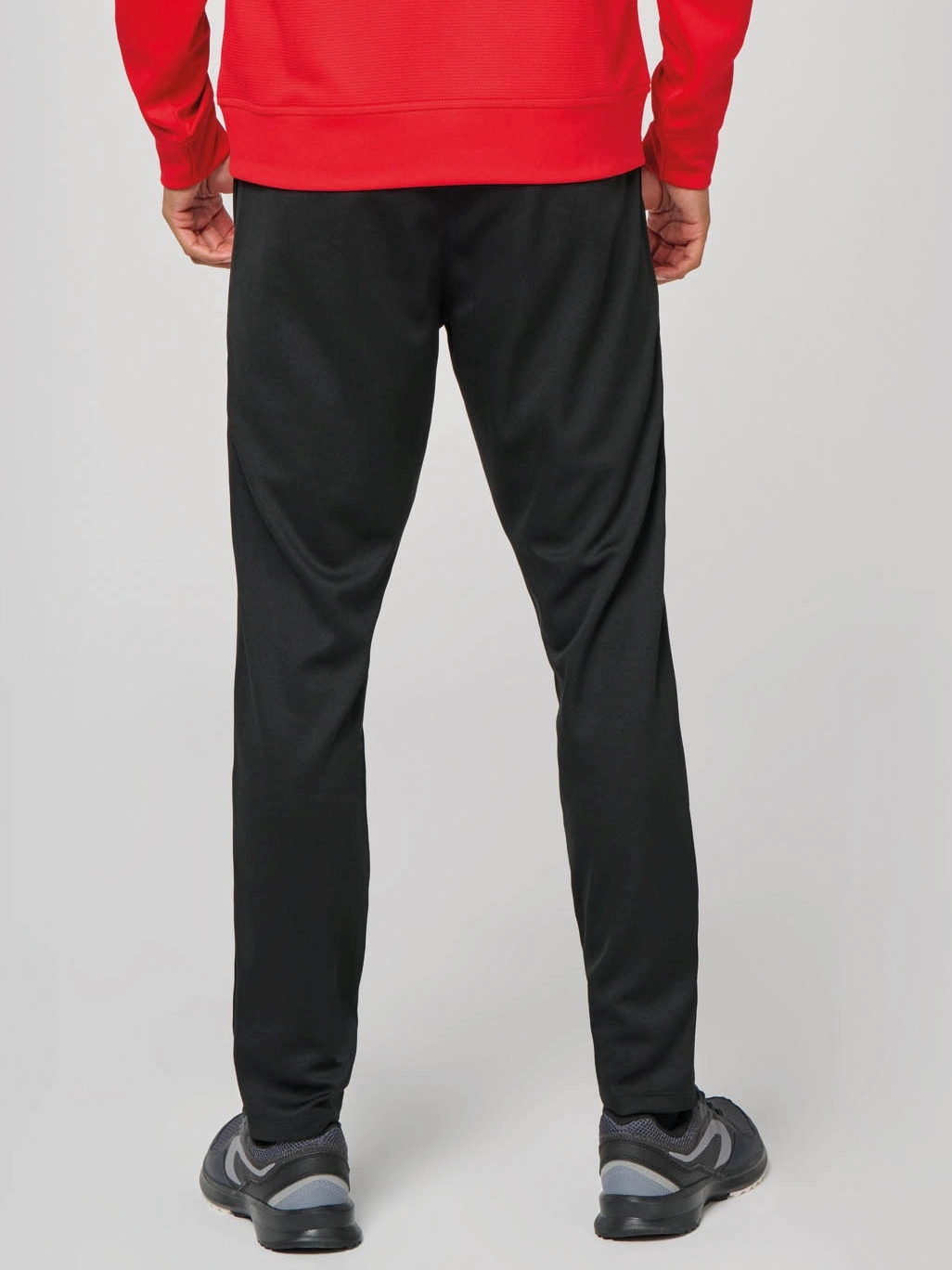 kariban-PA1040-trainingshose-black-model-1 Kariban Trainingshose