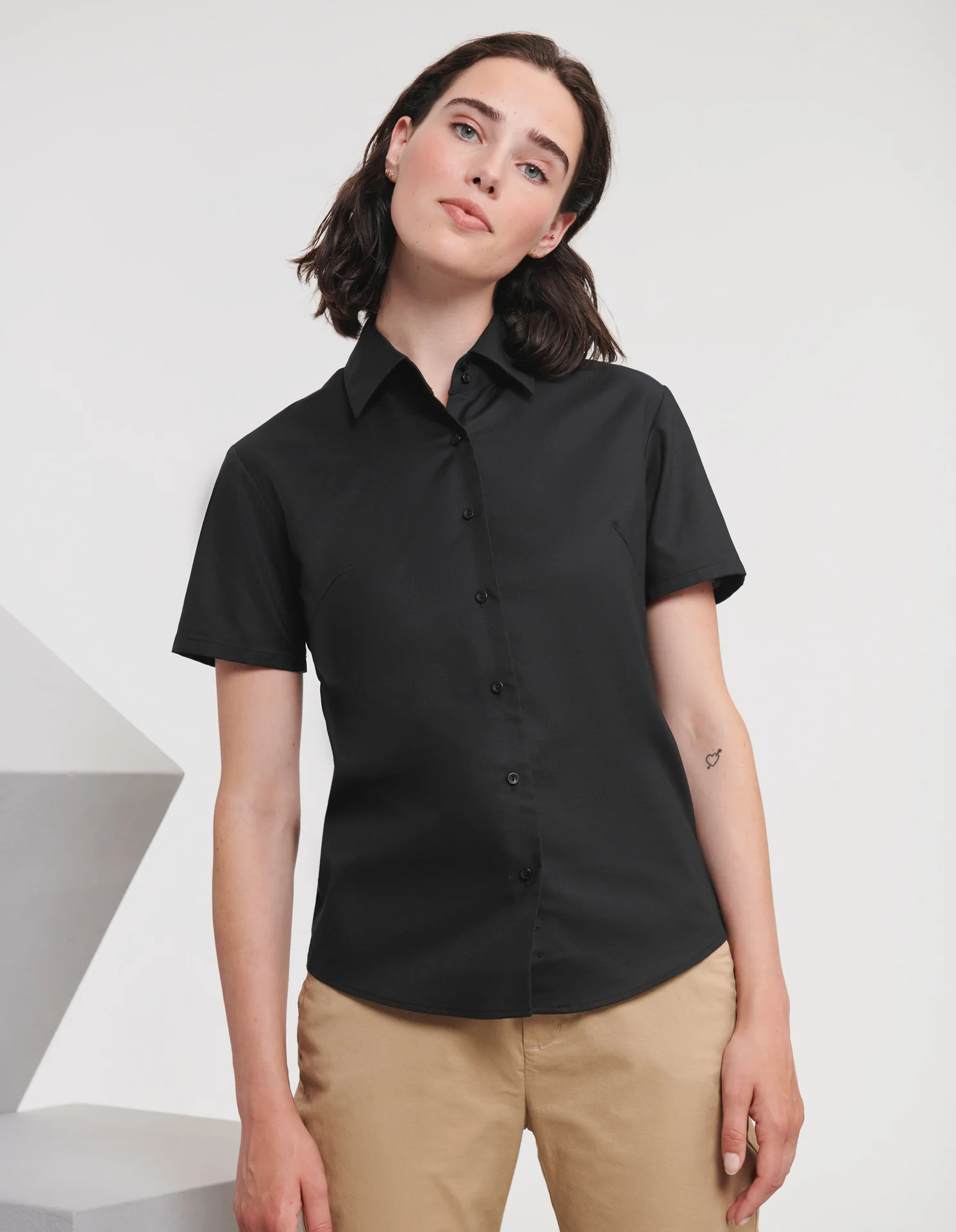 russell-r933f-ladies-short-sleeve-easy-care-oxford-shirt-black-model-1 Russell Ladies Short Sleeve Easy Care Oxford Shirt