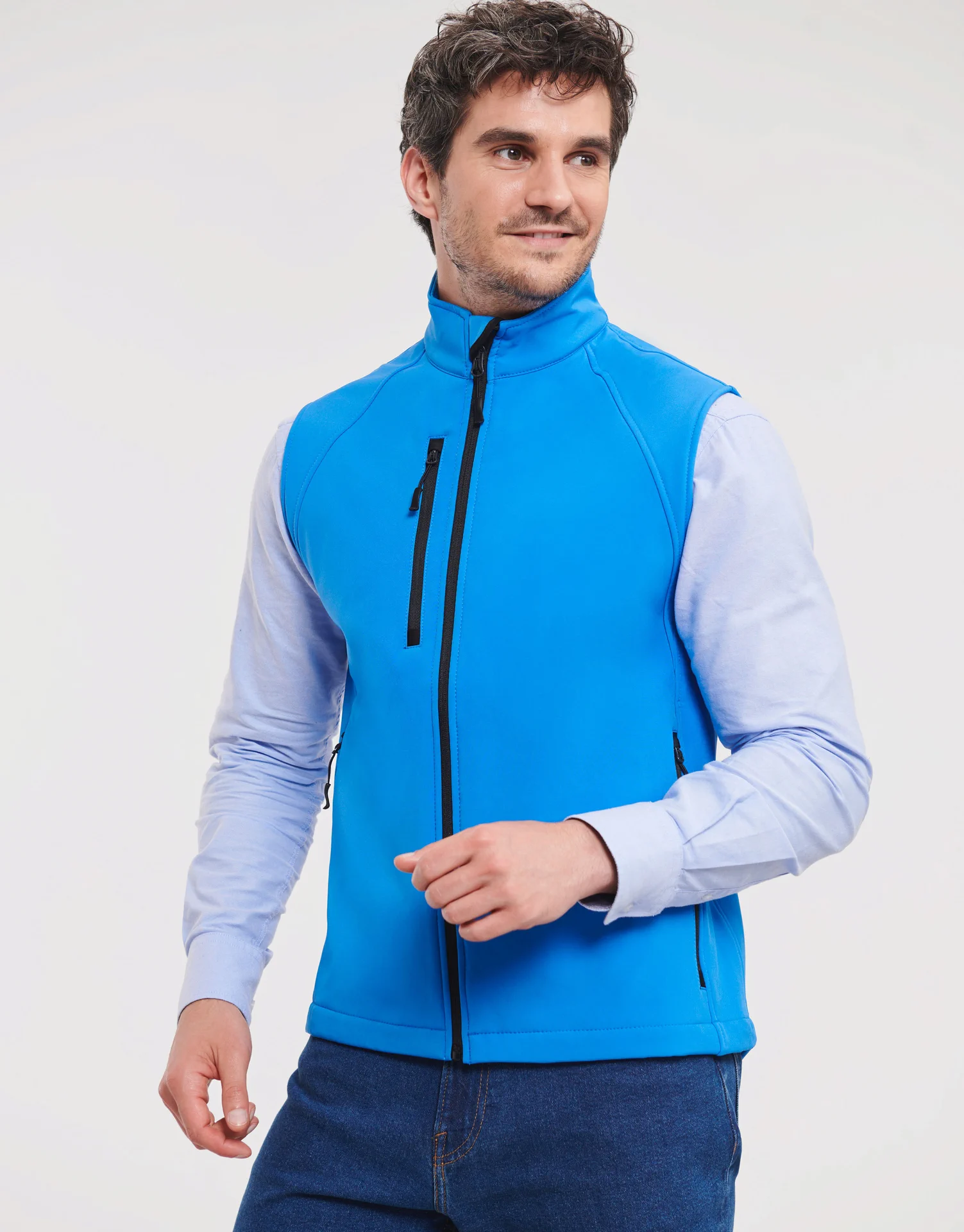 russell-r141m-mens-softshell-gilet-azureblue-model-1 Russell Men's Softshell-Gilet