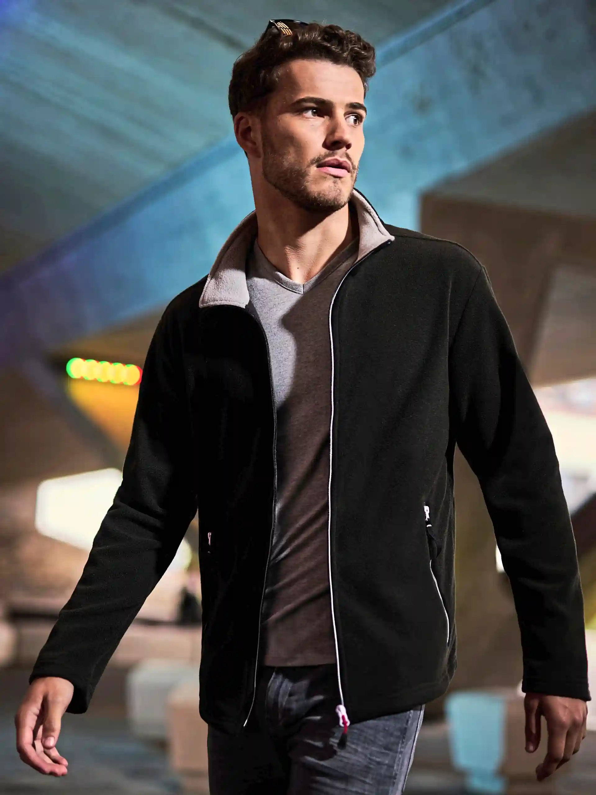 regatta-trf725-ascender-fleece-black-mineral-grey-model-1 Regatta Ascender Fleece