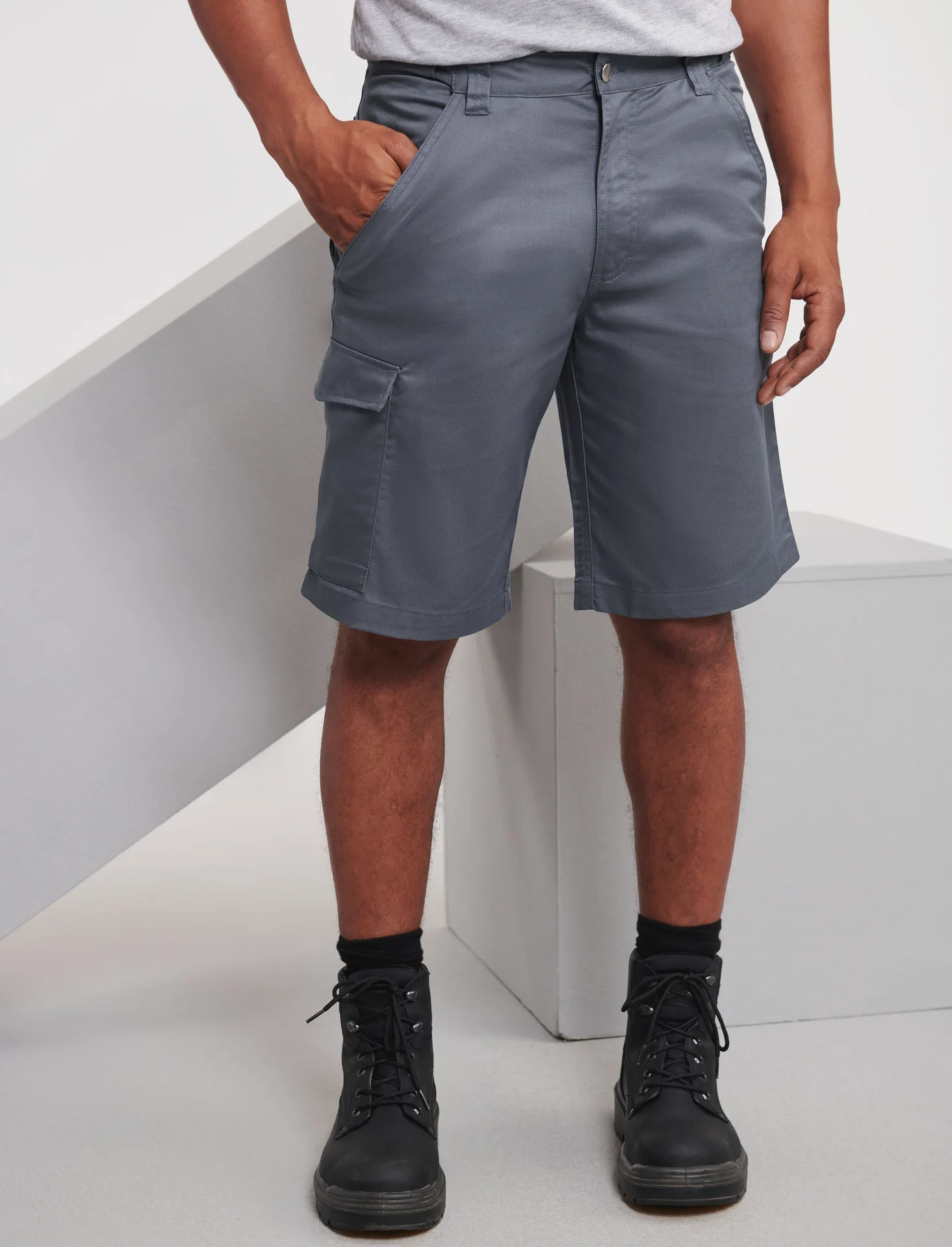 russell-r002m-poly-cotton-twill-shorts-convoygrey-model-1 Russell Workwear Polycotton Twill Shorts