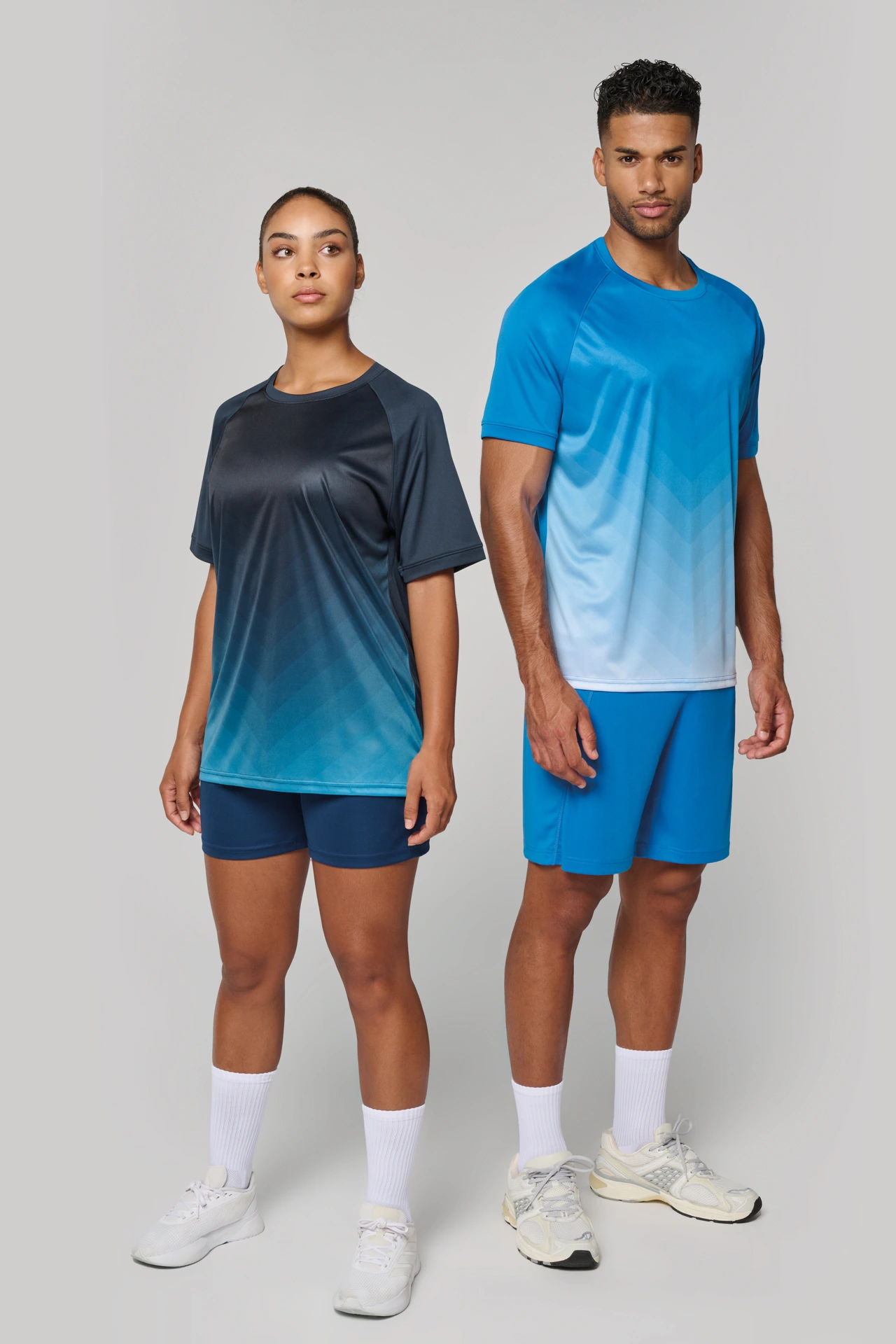 kariban-PA4047-unisex-sport-shirt-mit-farbverlauf-model-3 Kariban Unisex Sport Shirt mit Farbverlauf