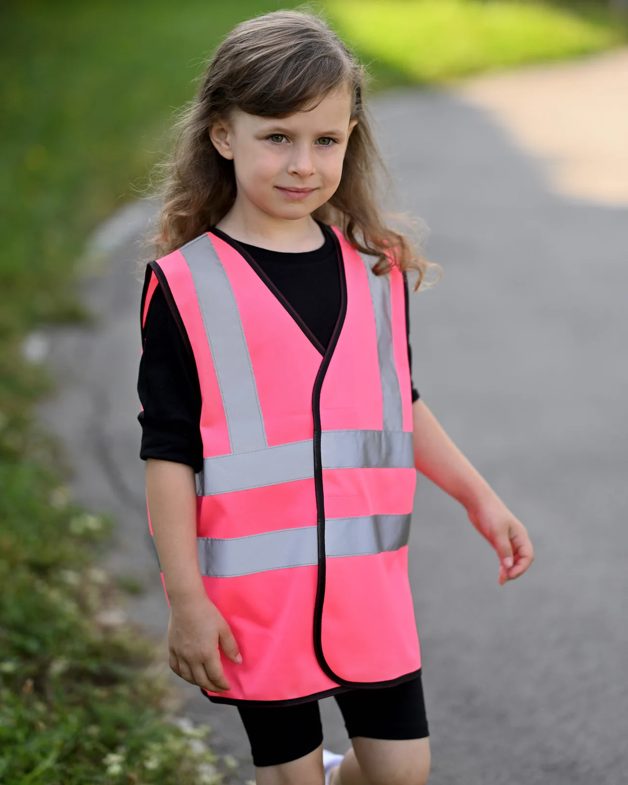 korntex-kwvr-childrens-safety-vest-esbjerg-with-4-reflective-stripes-neonpink-model-0 Korntex Kinderwarnweste Esbjerg mit 4 Reflexstreifen