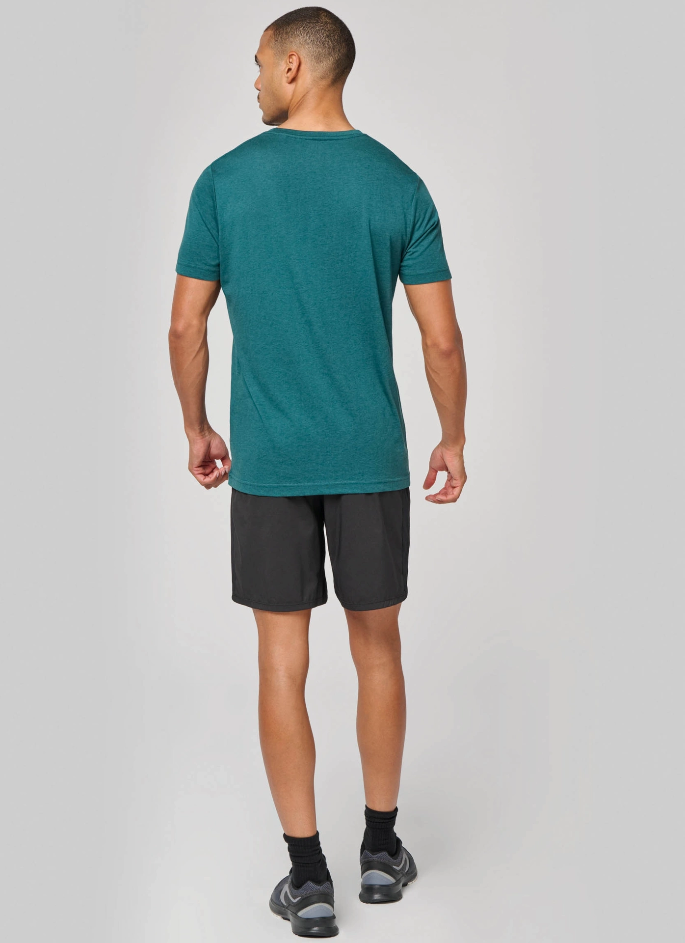 kariban-PA1032-herren-sport-shorts-model-2 Kariban Herren Sport Shorts