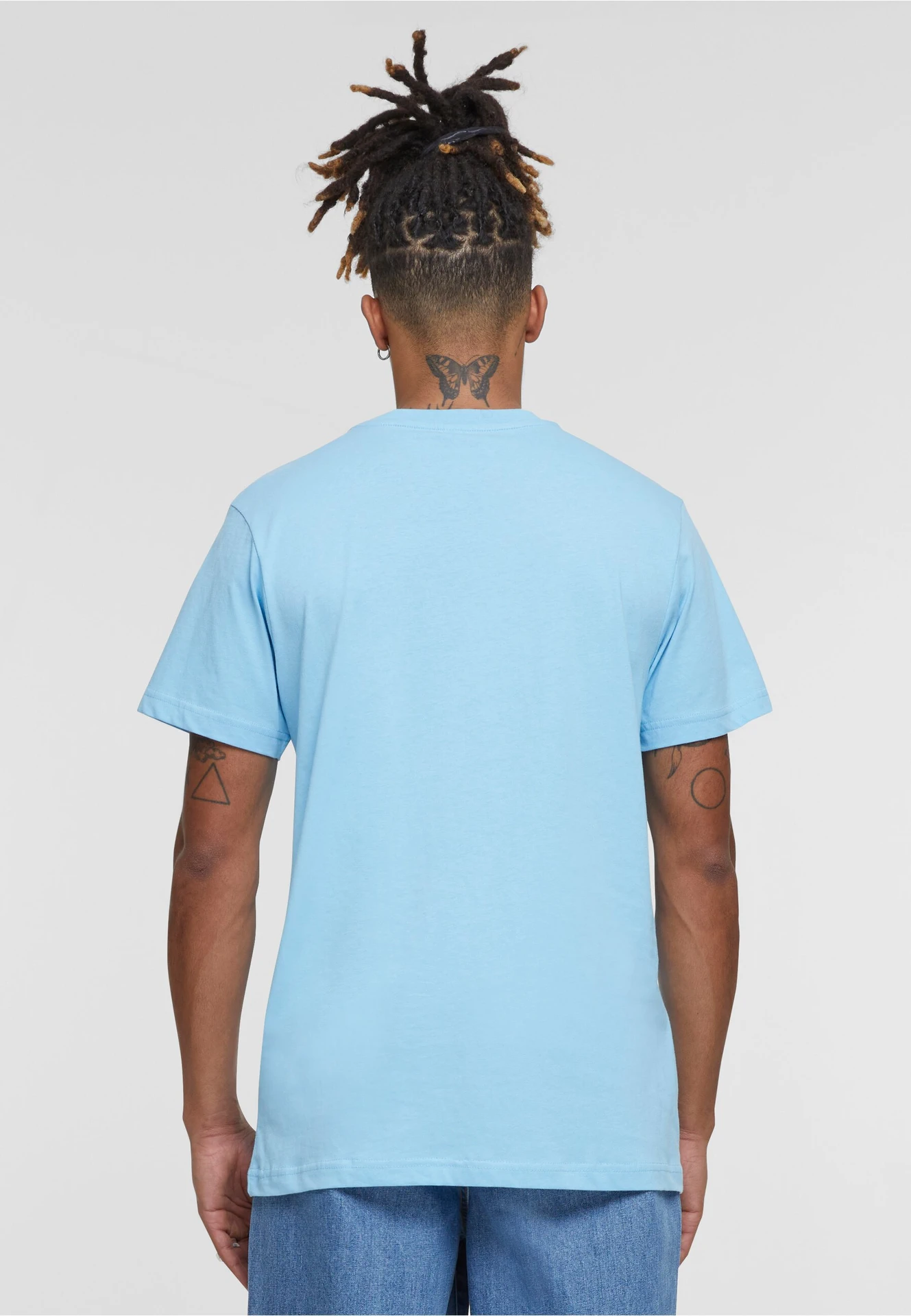 BYB-BY004-t-shirt-round-neck-balticblue-model-2 Build Your Brand T-Shirt Round Neck