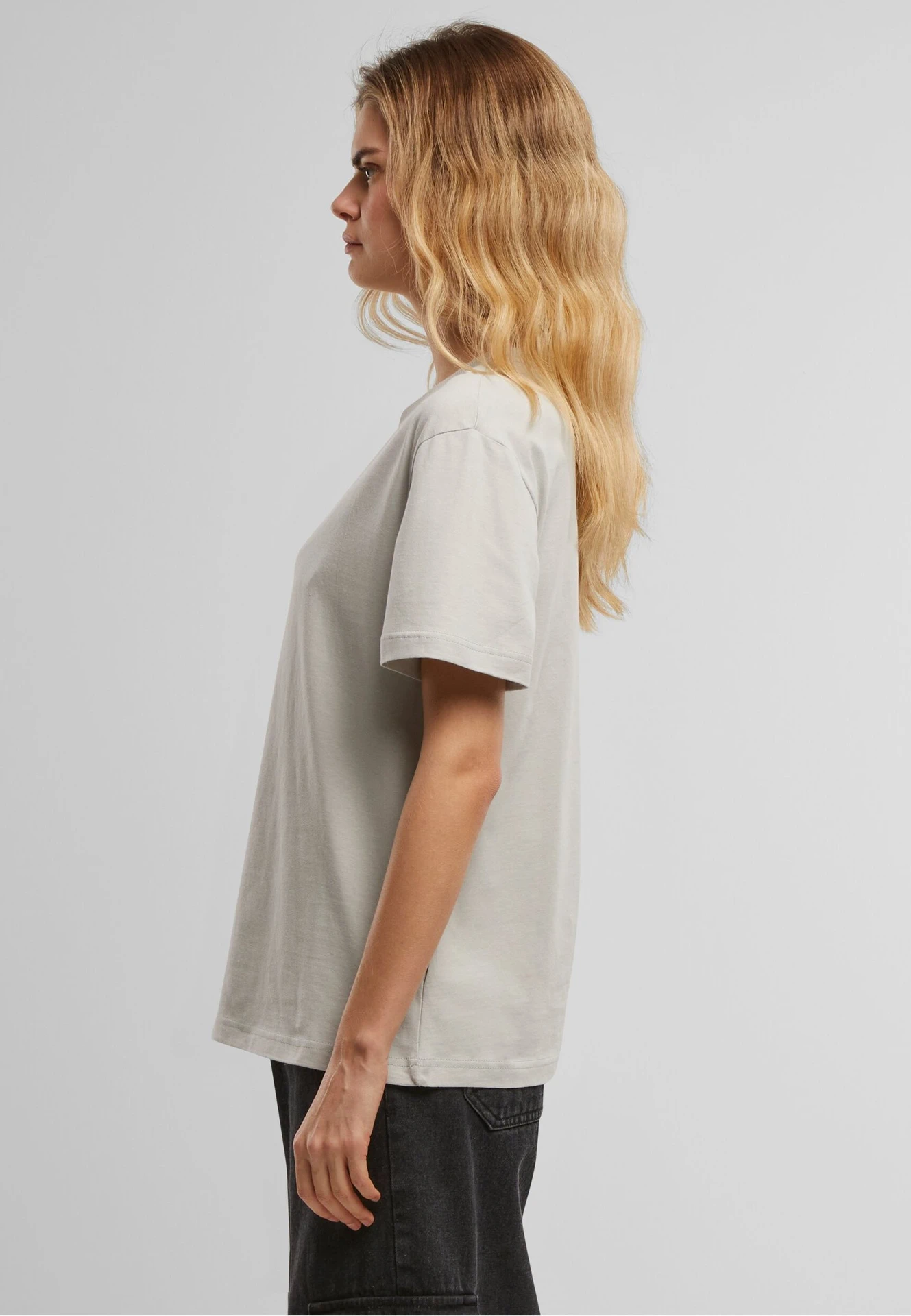 BYB-BY211-ladies-everyday-t-shirt-lightasphalt-model-1 Build Your Brand Ladies Everyday Tee