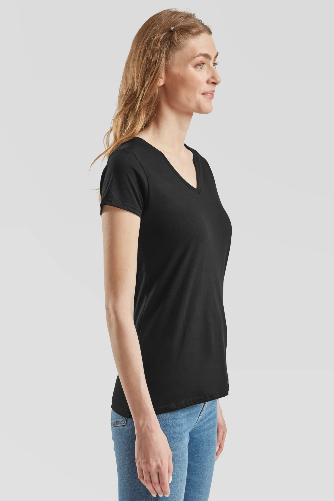 fruit-of-the-loom-61-444-0-ladies-iconic-150-v-neck-t-shirt-black-model-1 F.O.L. Ladies Iconic 150 V Neck T