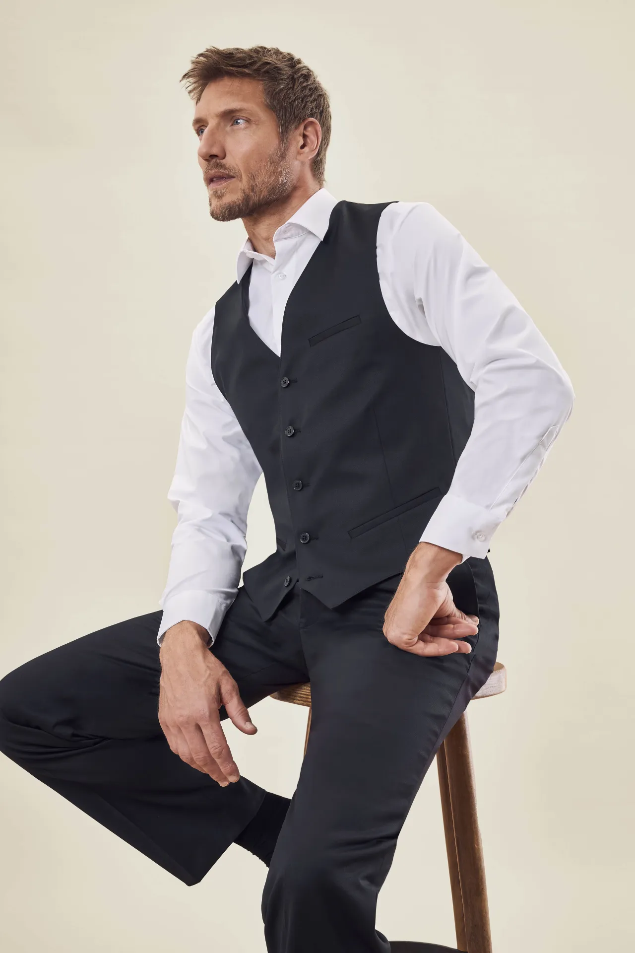 greiff-1225-herren-weste-rf-basic_7000_schwarz-model-1 GREIFF Herren Weste BASIC Regular Fit