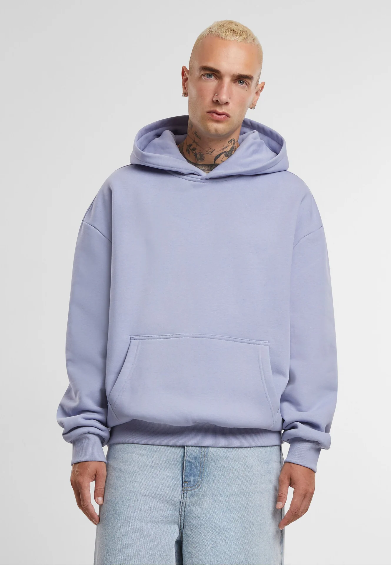 BYB-BY268-ultra-heavy-oversized-hoody-violablue-model-0 Build Your Brand Ultra Heavy Oversized Hoody