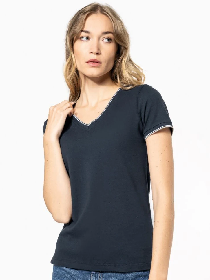 K394-damen-pique-v-ausschnitt-t-shirt-navy-lightgrey-white-model-0 Kariban Damen Piqué V-Ausschnitt T-Shirt
