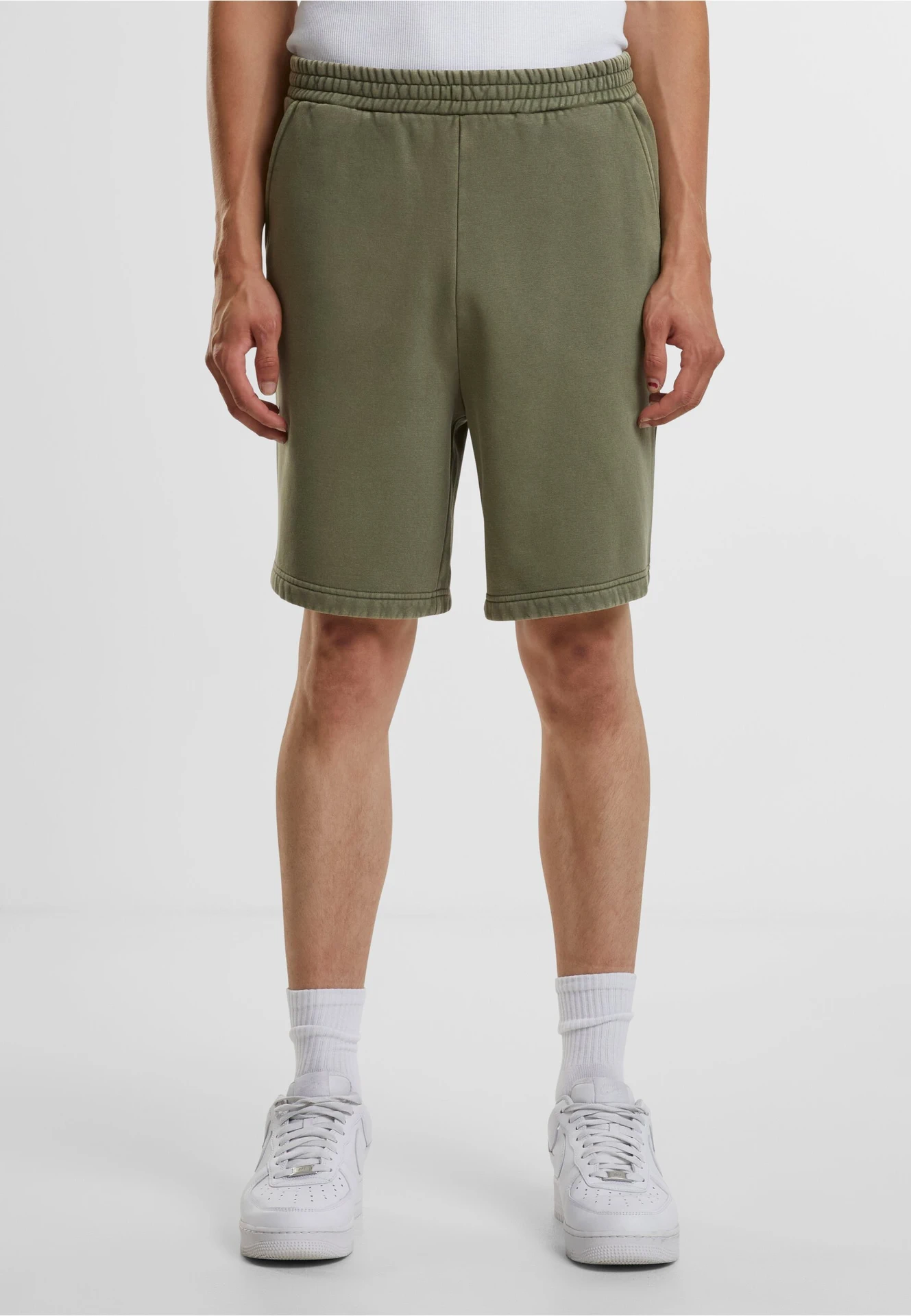 BYB-BY297-vintage-heavy-sweatshorts-warmkhaki-model-0 Build Your Brand Vintage Heavy Sweatshorts