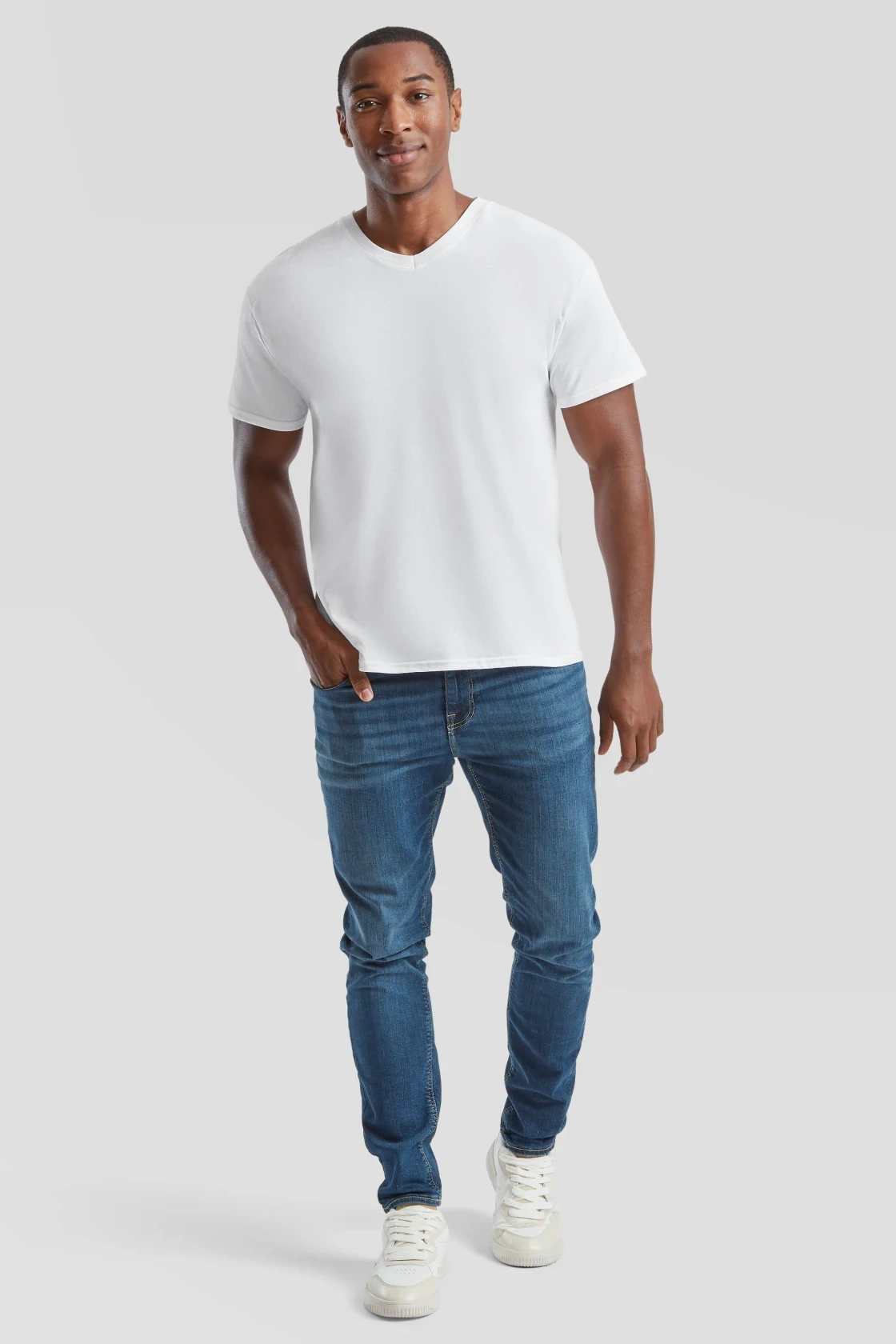 fruit-of-the-loom-61-426-0-original-v-neck-t-shirt-white-model-3 F.O.L. Original V-Neck T