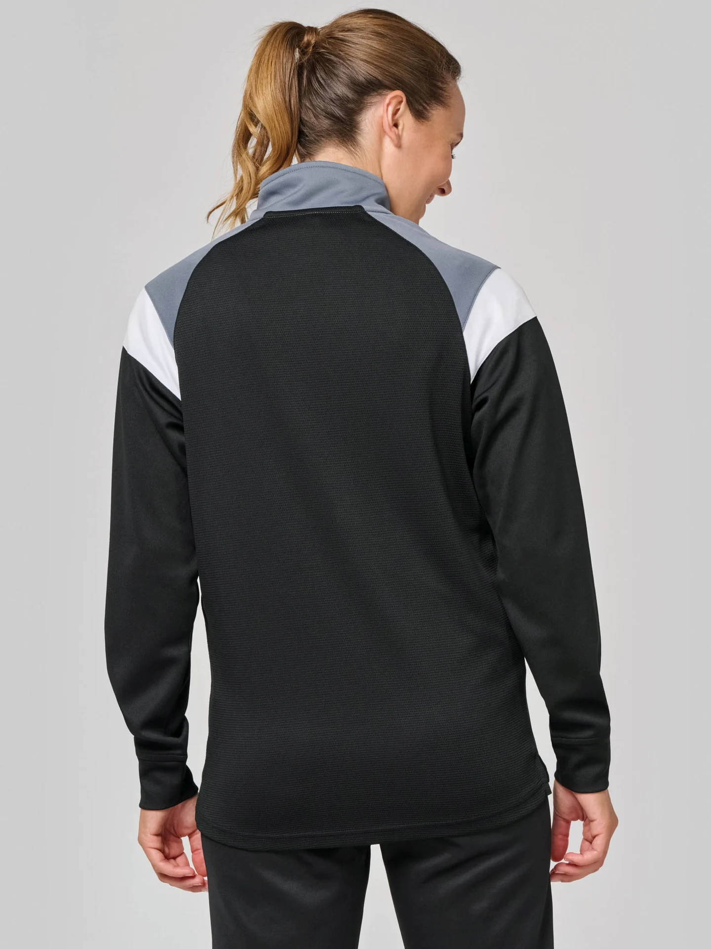 kariban-PA387-training-sweatshirt-viertel-zip-model-3 Kariban Training Sweatshirt 1/4 Zip