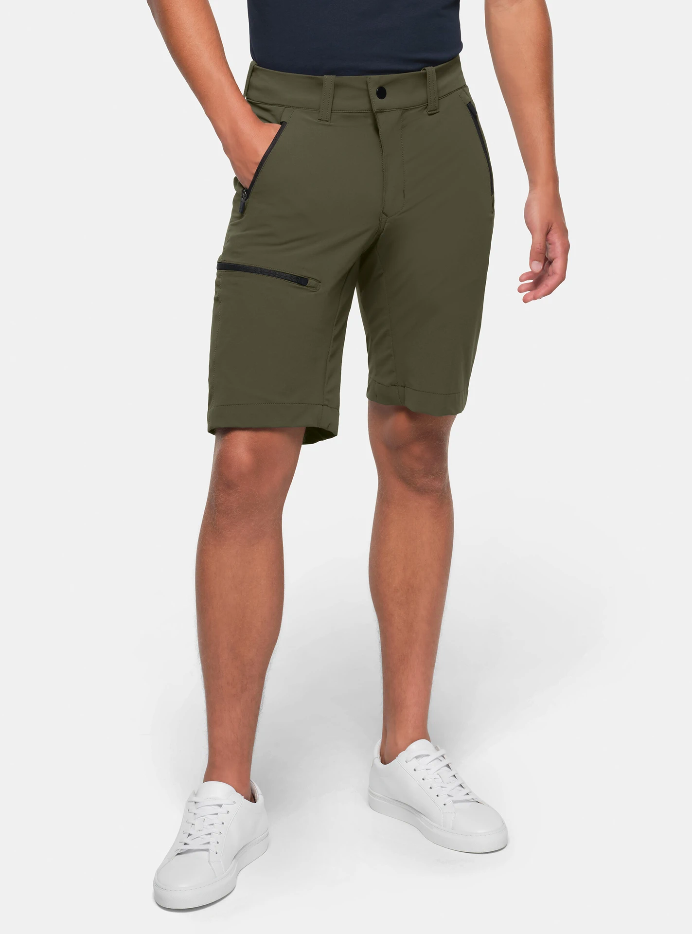 hakro-743-funktionsshorts-x-stretch-olive-model-0 HAKRO Funktionsshorts 743 X-Stretch