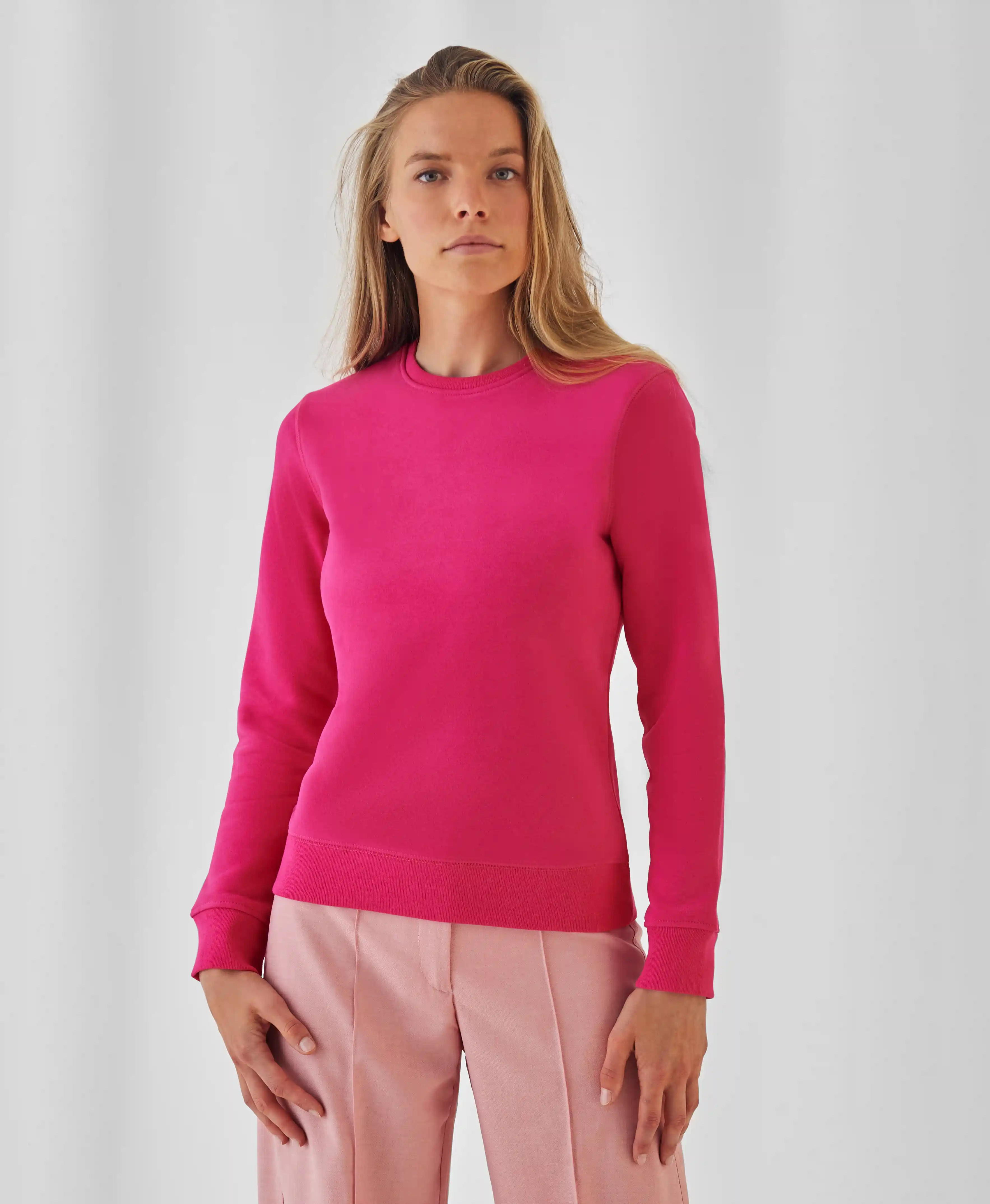 bc-ww01q-queen-crew-neck-sweatshirt-magenta-pink-model-2 B&C Queen Crew Neck Sweat Women