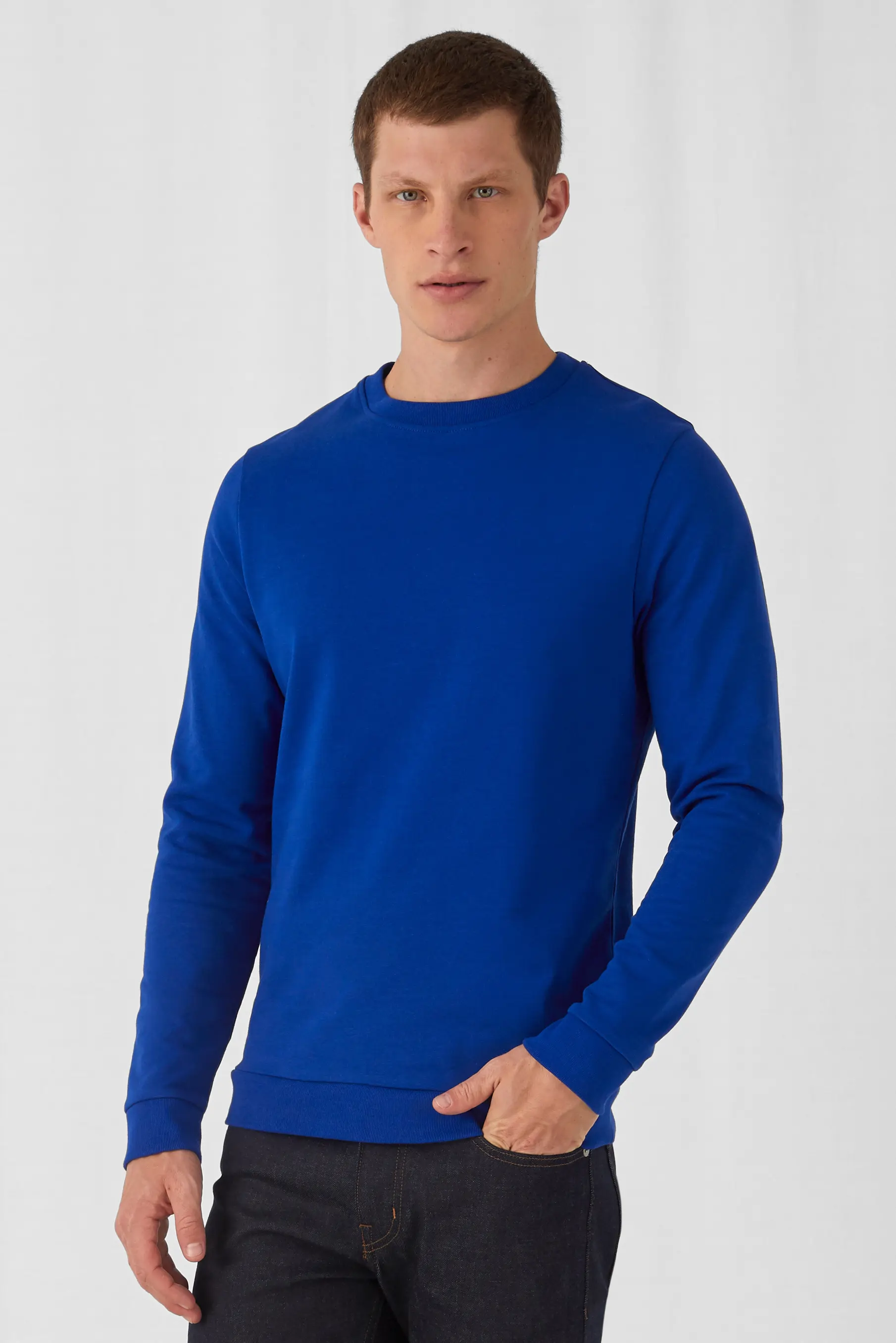 bc-wu01w-hashtag-set-in-sweatshirt-royal-model-1 B&C #Set in Sweat