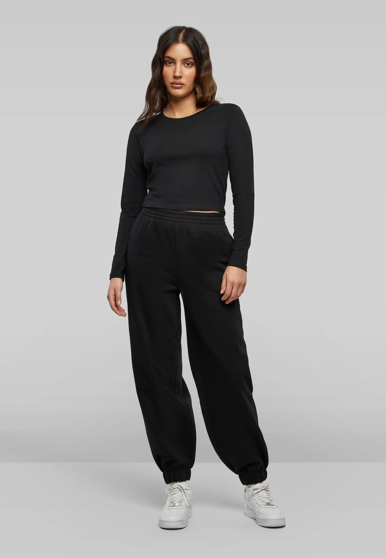 BYB-BY261-ladies-short-longsleeve-t-shirt-black-model-3 Build Your Brand Ladies Short Longsleeve Tee