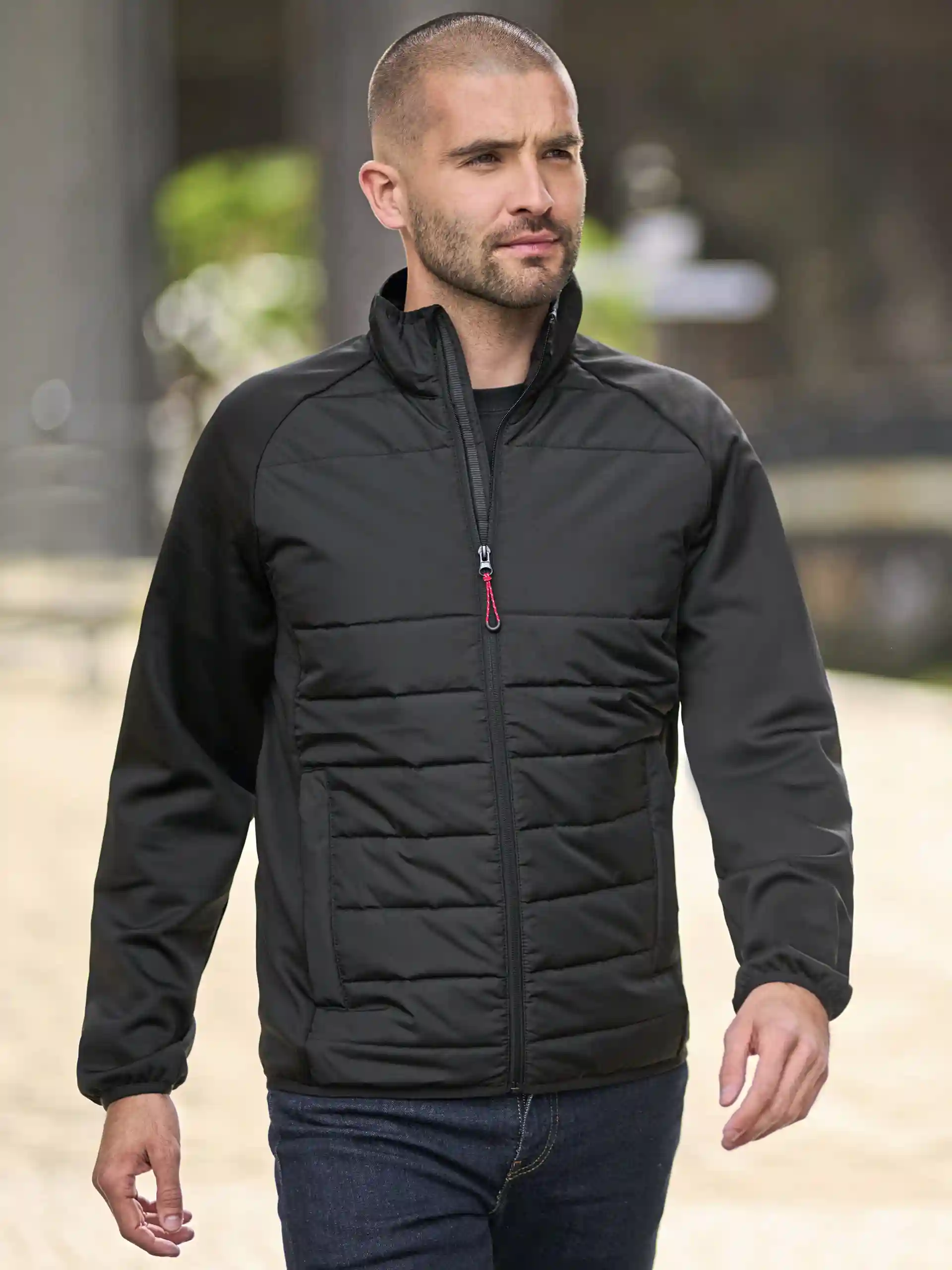 regatta-tra590-essential-hyprid-jacket-black-model-1 Regatta Essential Hybrid Jacket